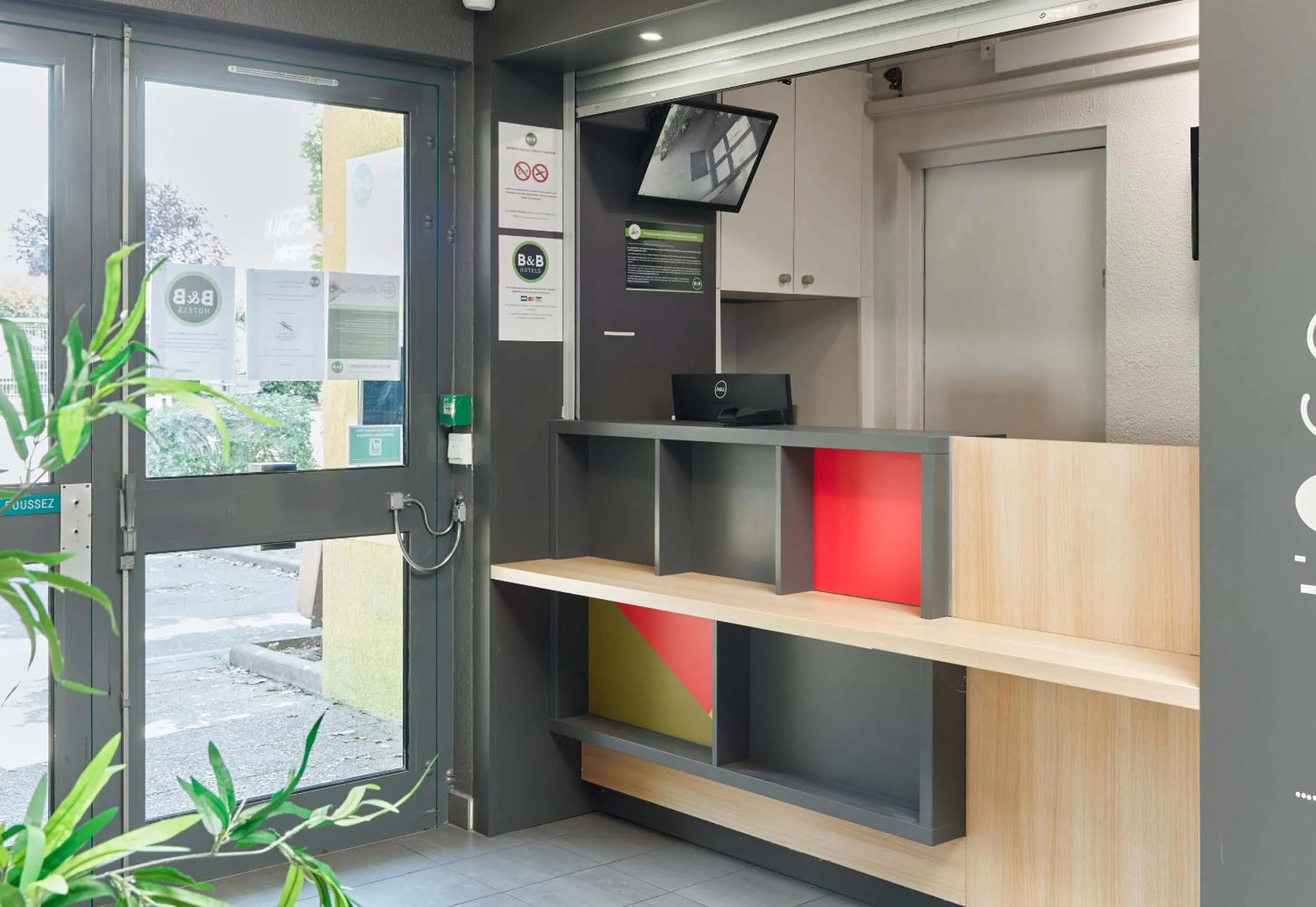 Lobby or reception in B&B HOTEL Evry Lisses 1