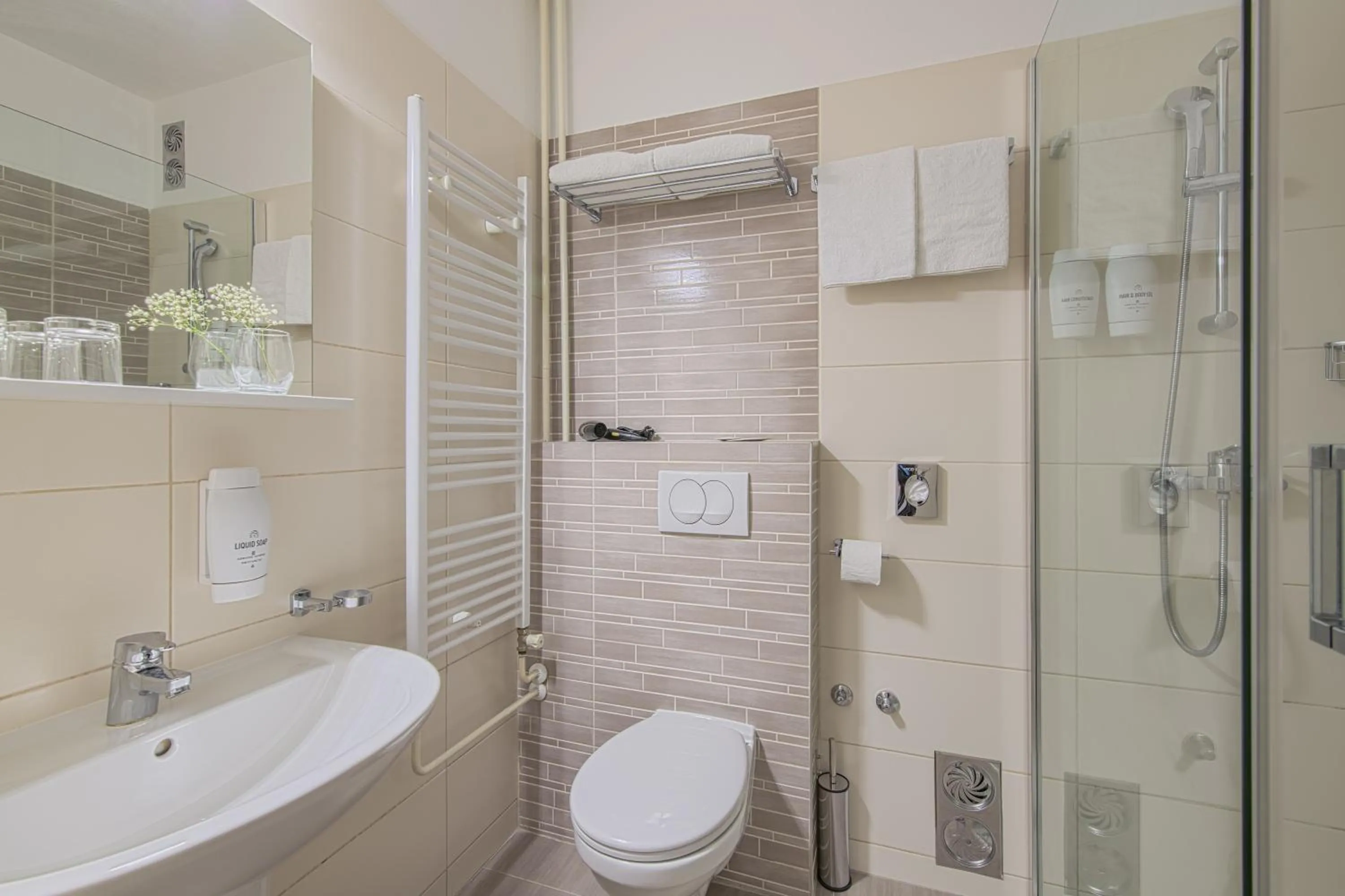 Shower in Hotel Omorika