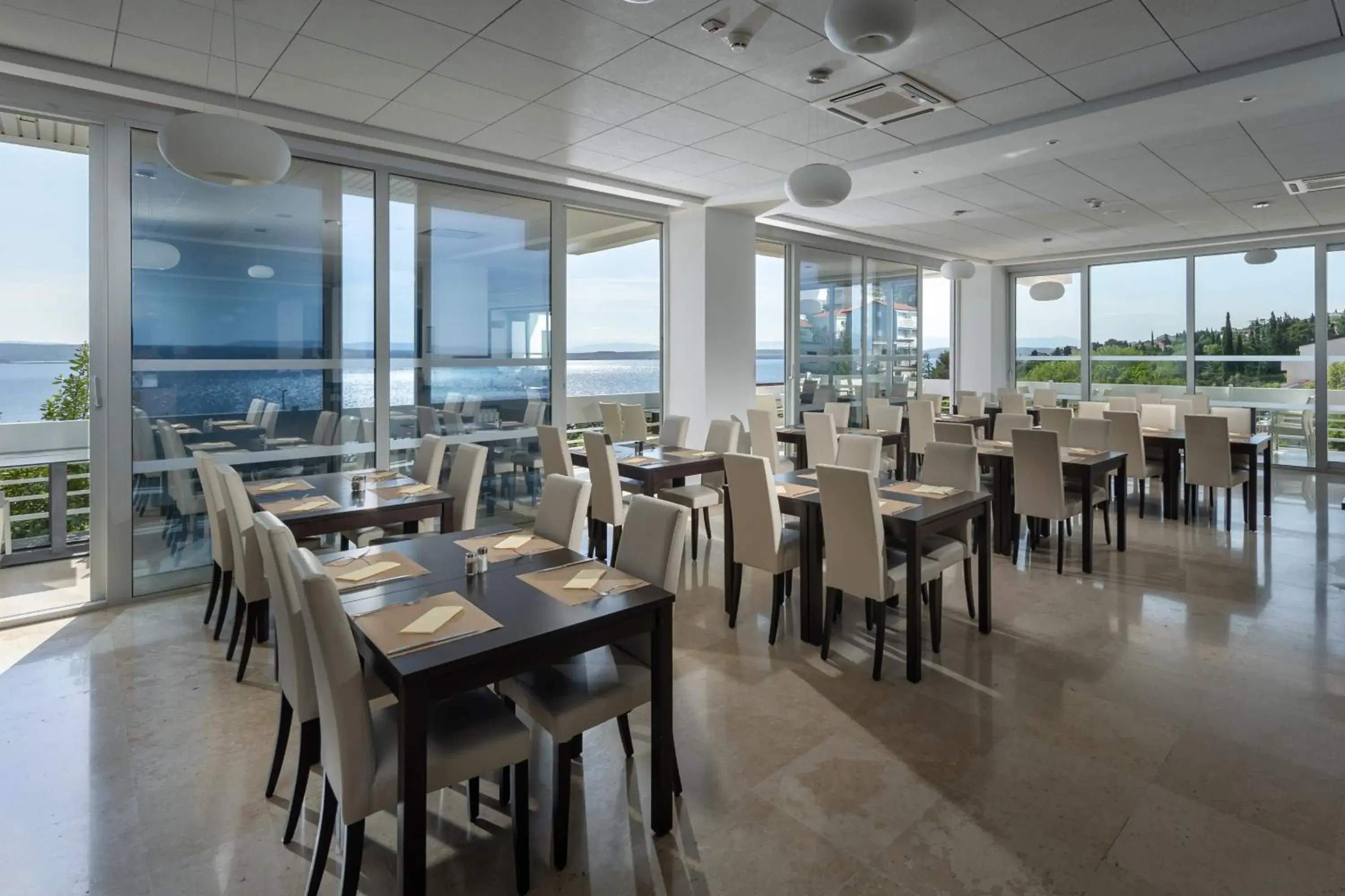 Restaurant/places to eat in Hotel Omorika Restaurant/places to eat in Hotel Omorika