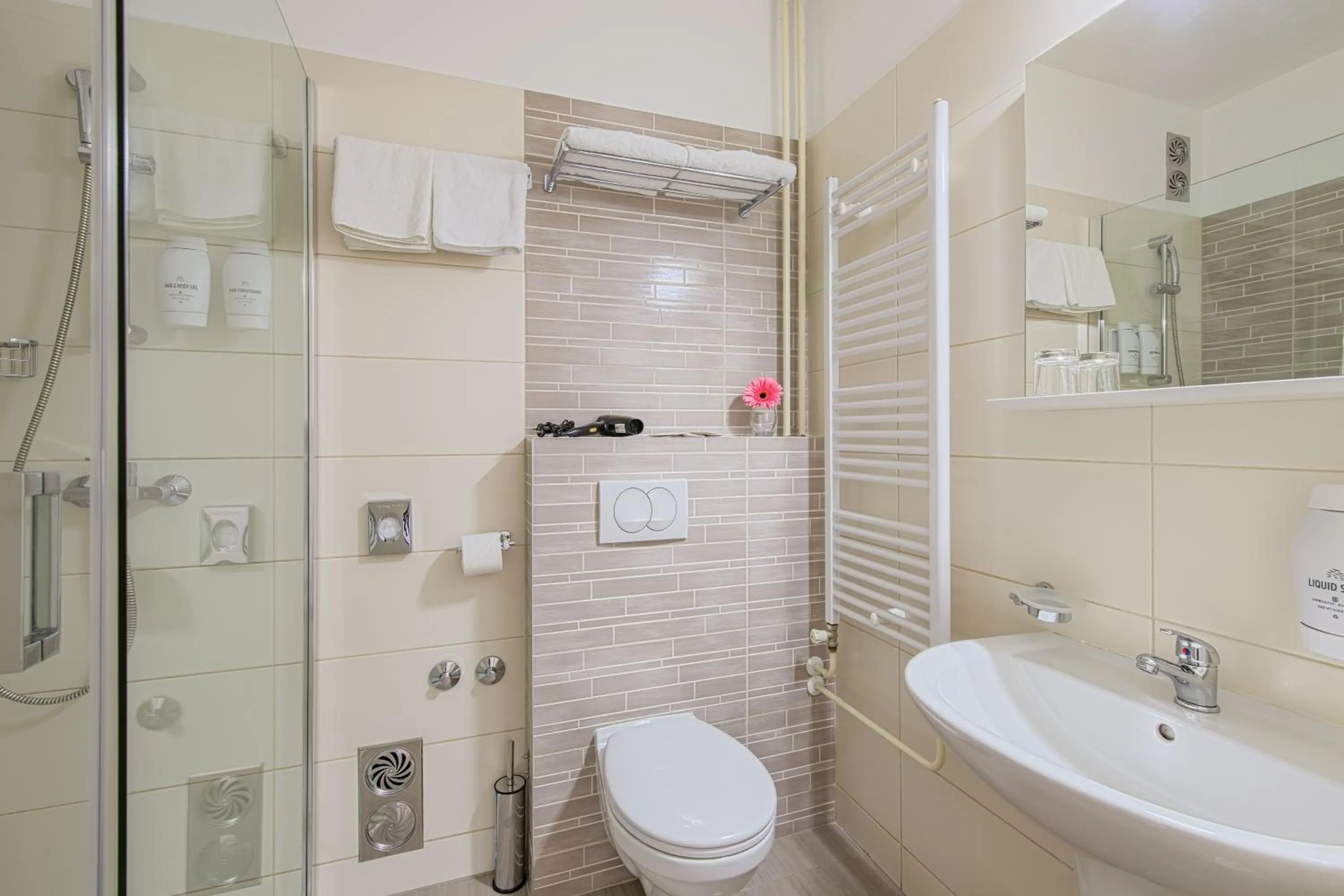 Bathroom in Hotel Omorika