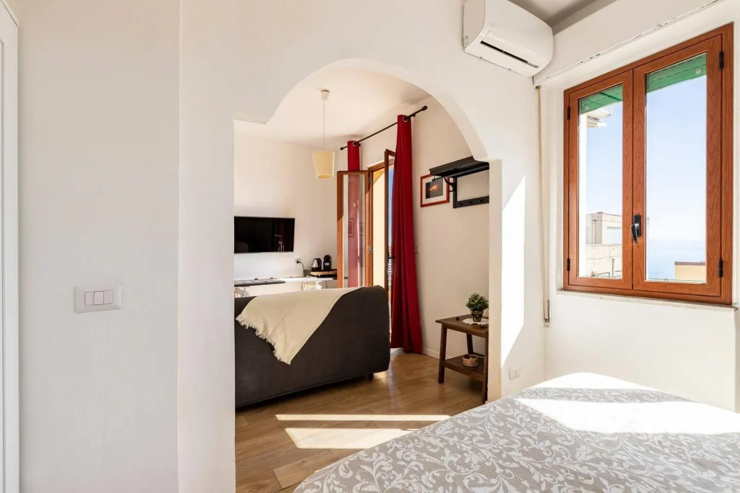 Communal lounge/ TV room, Bed in Tauromenion Guest House