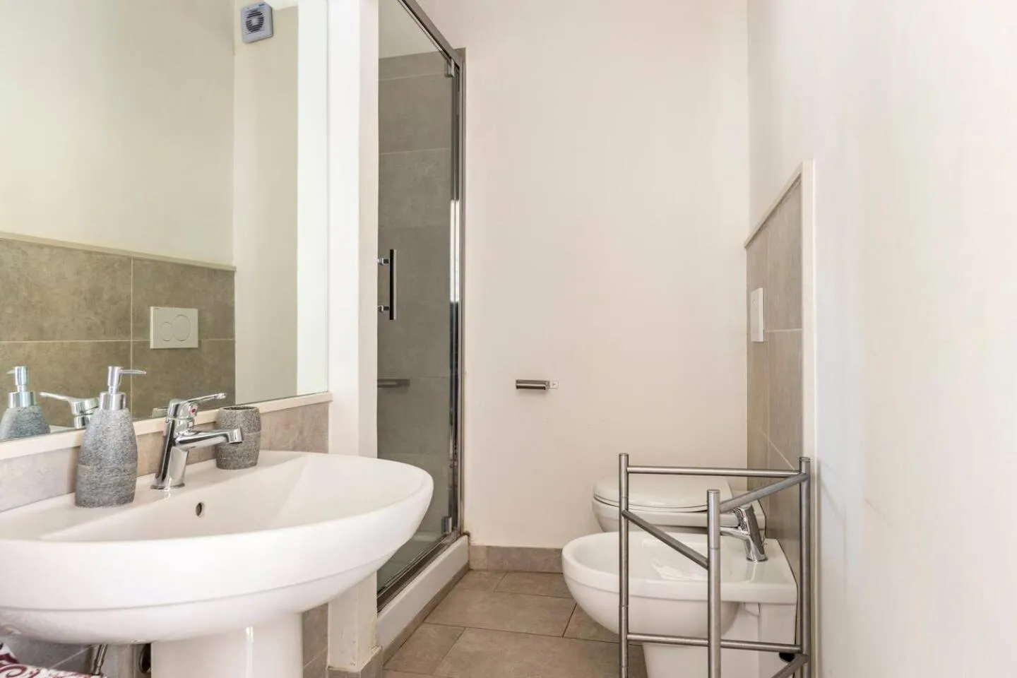 Shower in Tauromenion Guest House