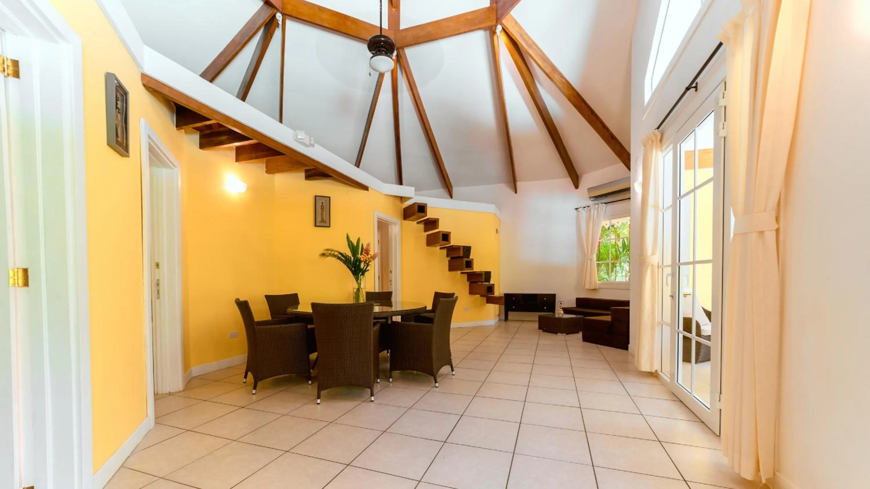 Dining area in Lomas del Caribe