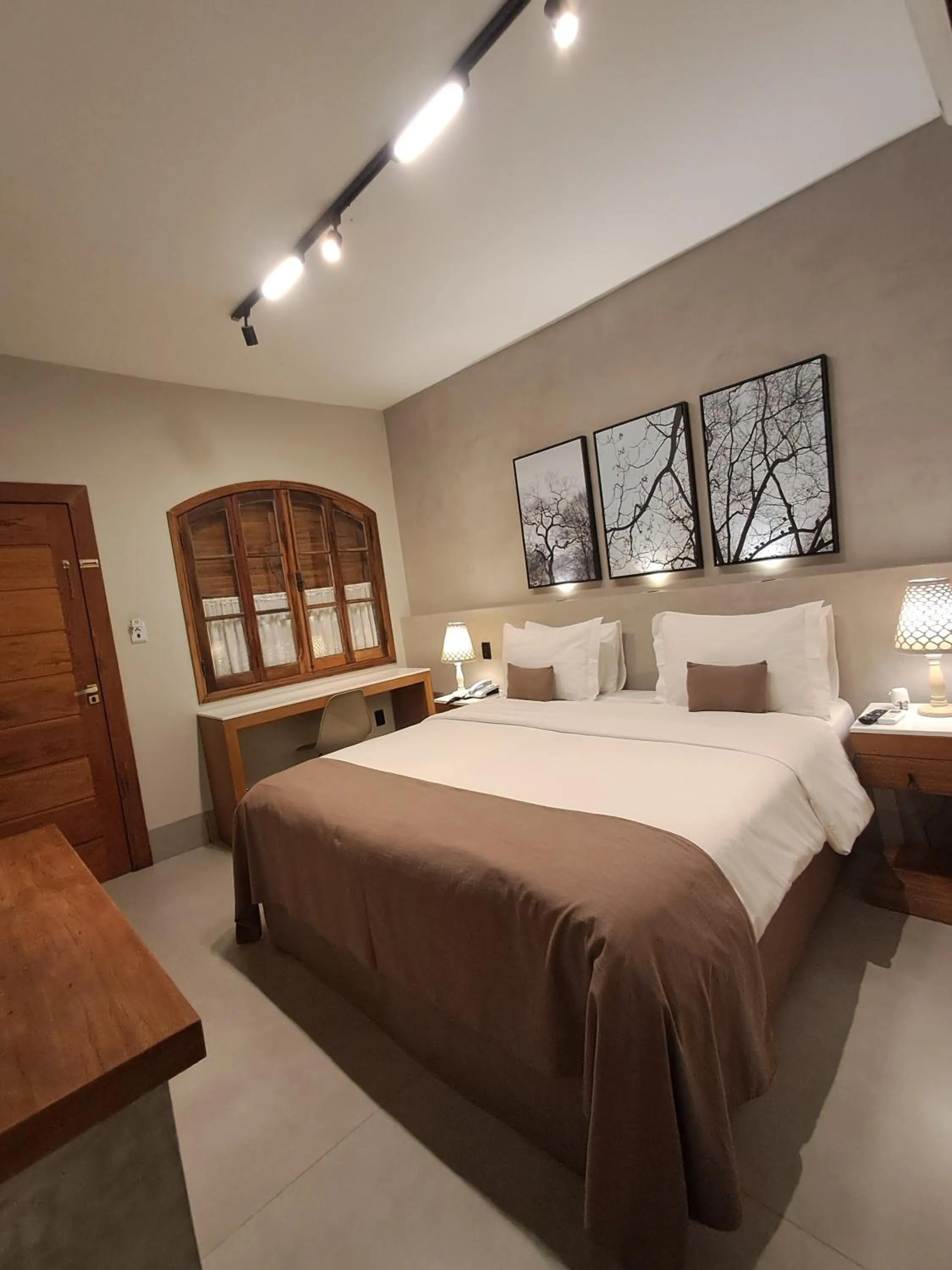 Photo of the whole room, Bed in Pousada Jeito de Minas