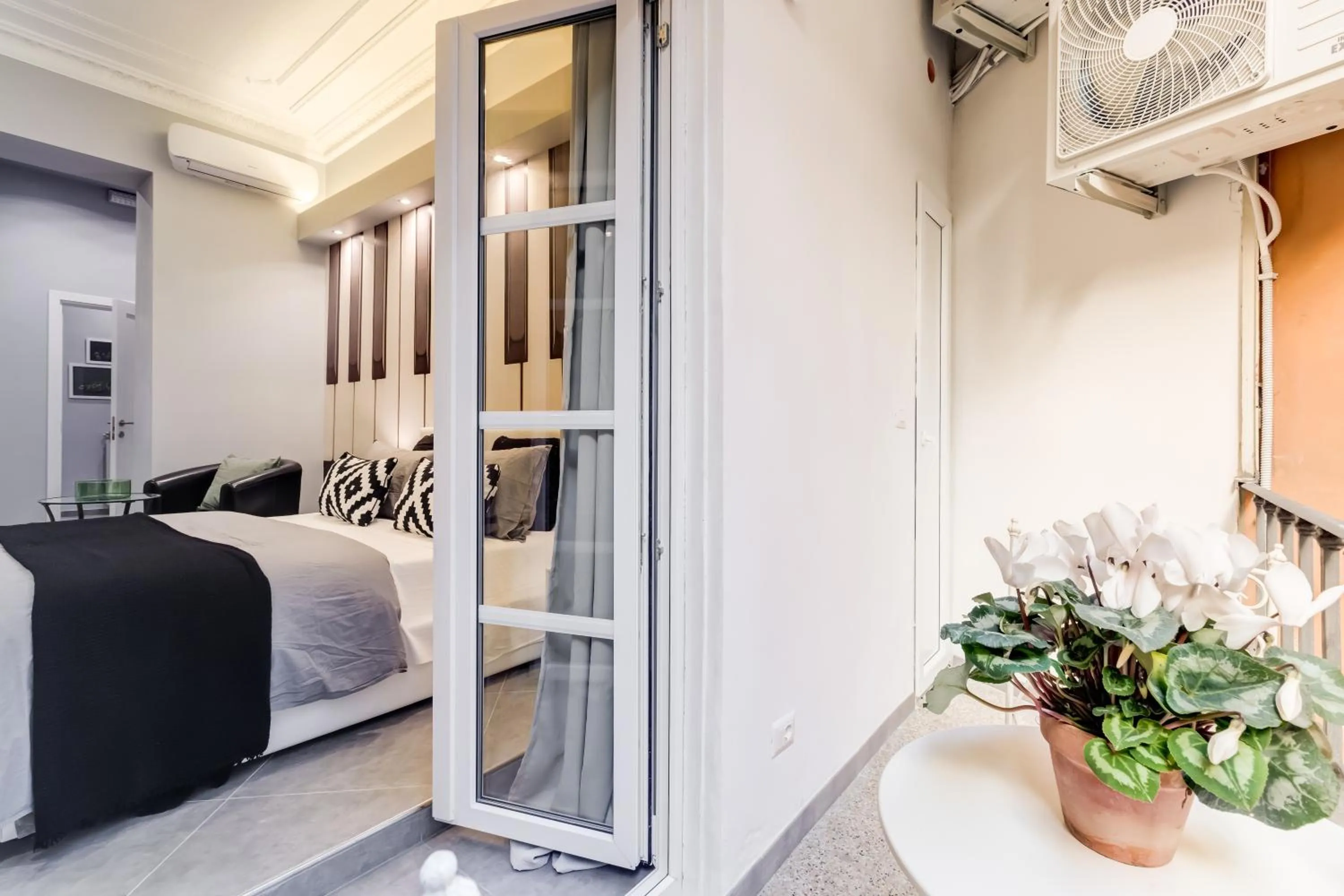 Photo of the whole room, Bed in Maison Degli Artisti Suites