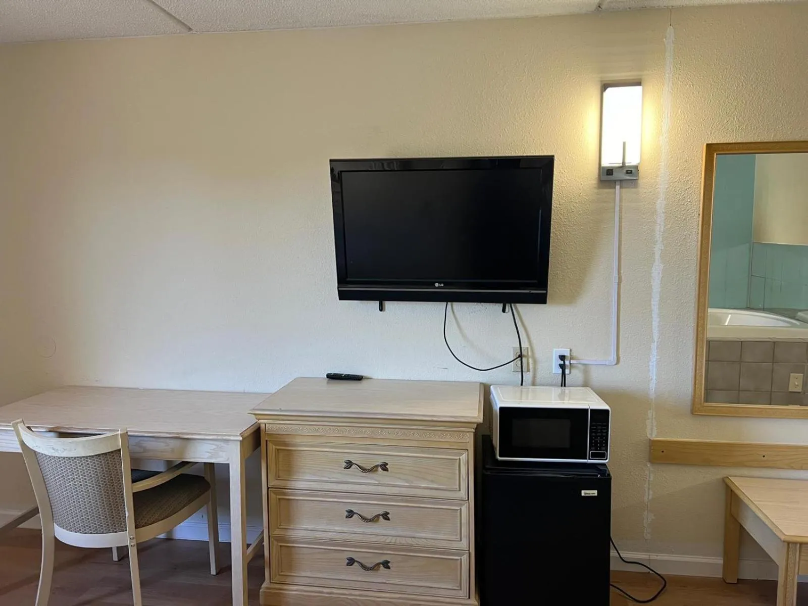 Bedroom in Quality Quarters Inn By OYO Richmond KY I-75