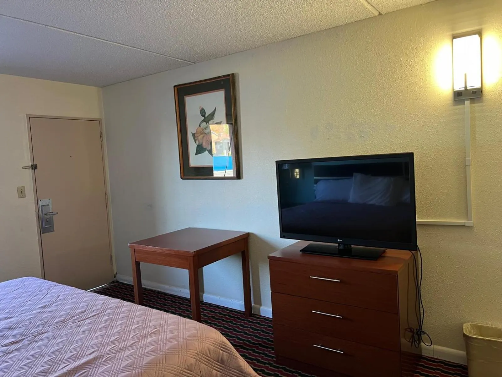 Bedroom in Quality Quarters Inn By OYO Richmond KY I-75