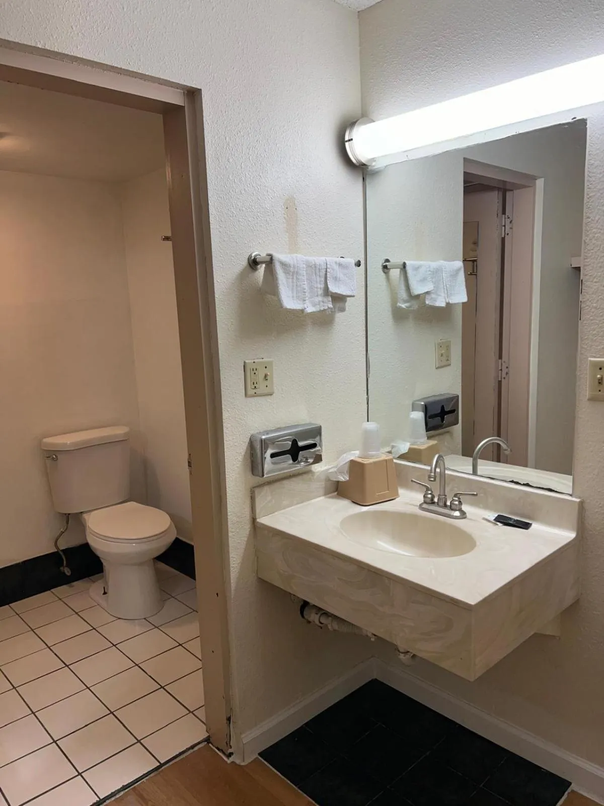 Bathroom in Quality Quarters Inn By OYO Richmond KY I-75