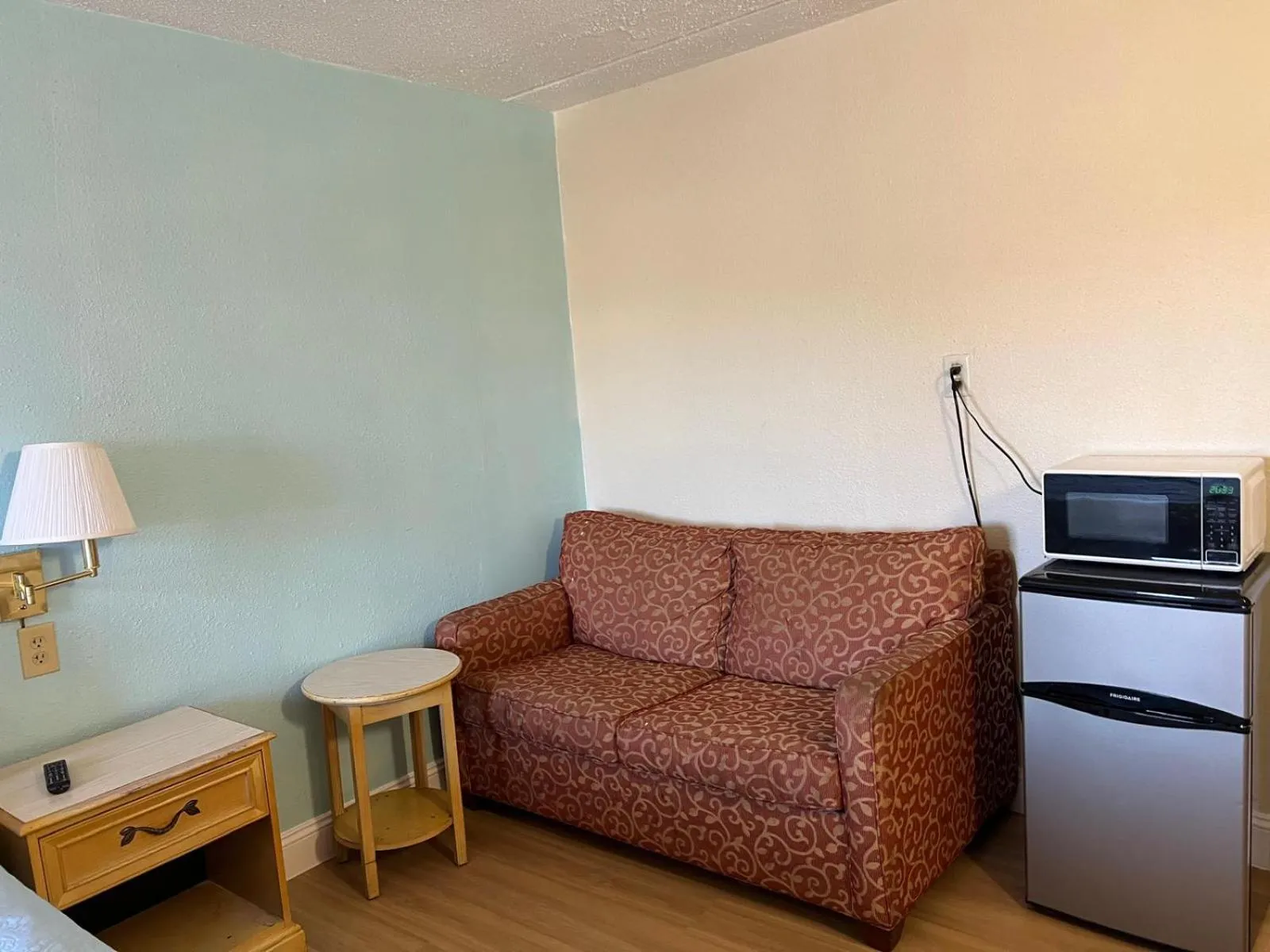 Bedroom in Quality Quarters Inn By OYO Richmond KY I-75