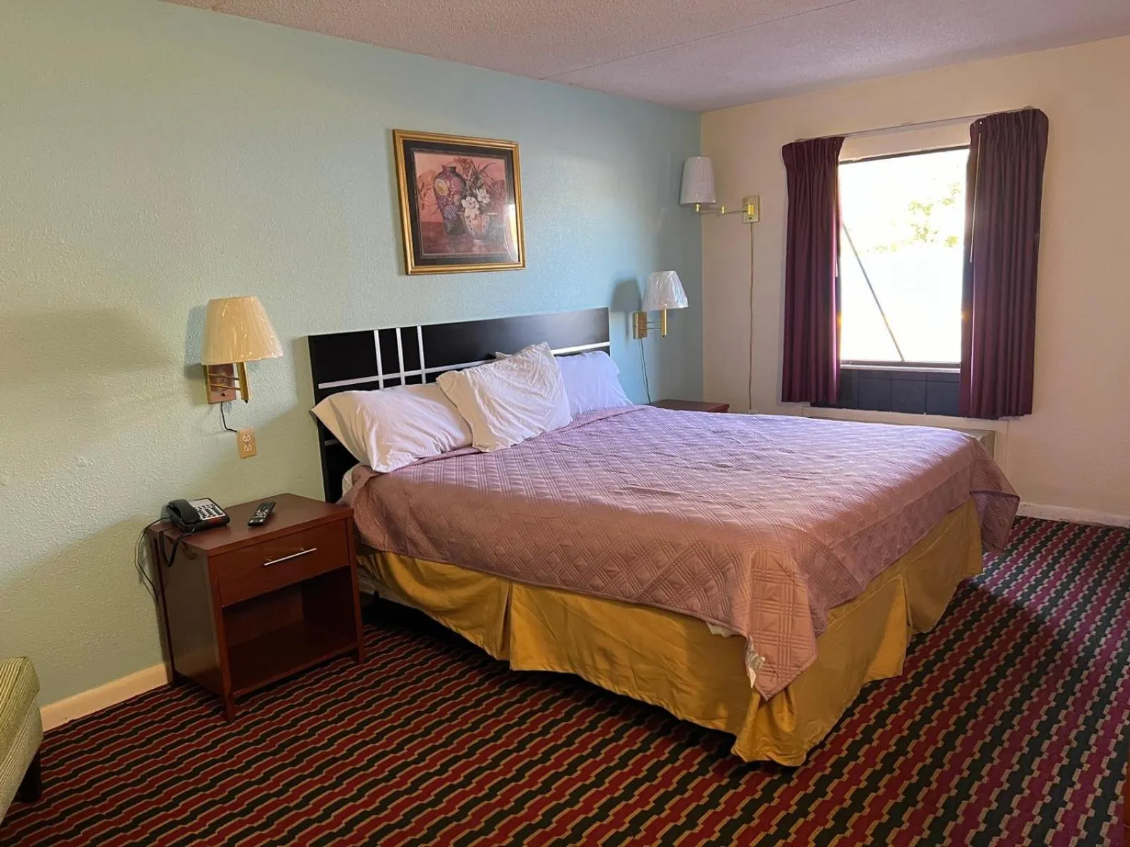 Bedroom in Quality Quarters Inn By OYO Richmond KY I-75