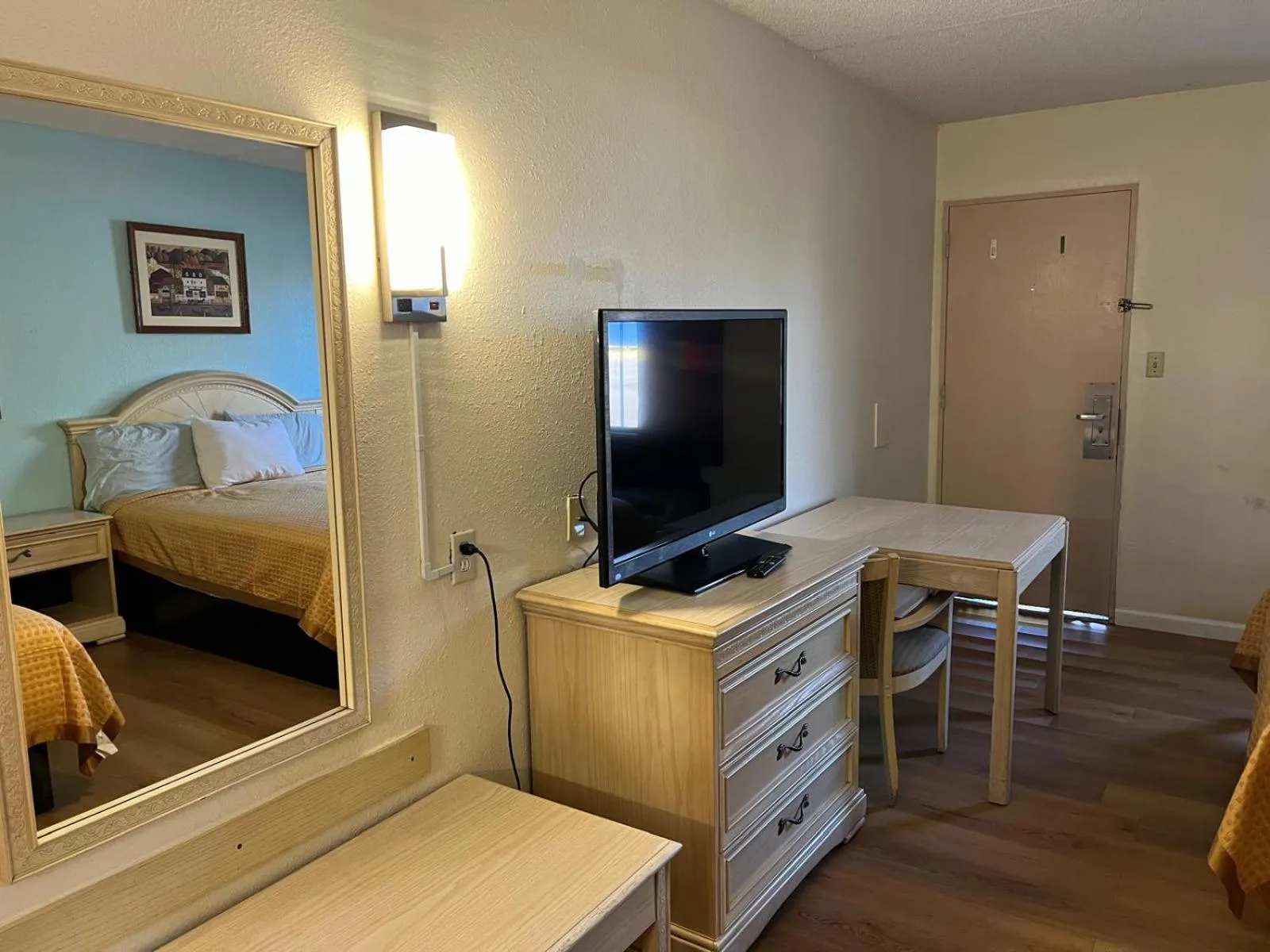 Bedroom in Quality Quarters Inn By OYO Richmond KY I-75