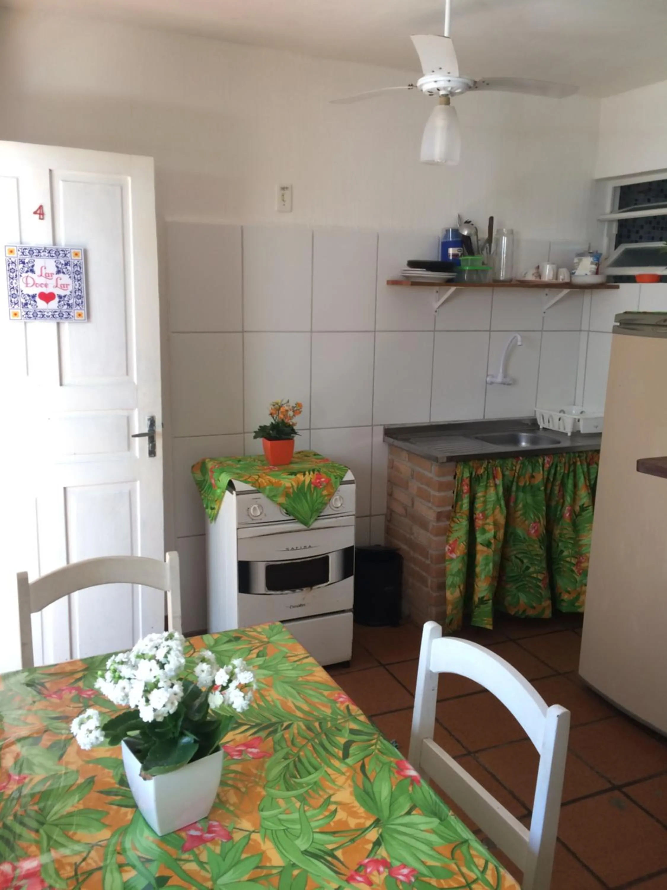 Coffee/tea facilities in Kitchenette Charmosa no Itagua