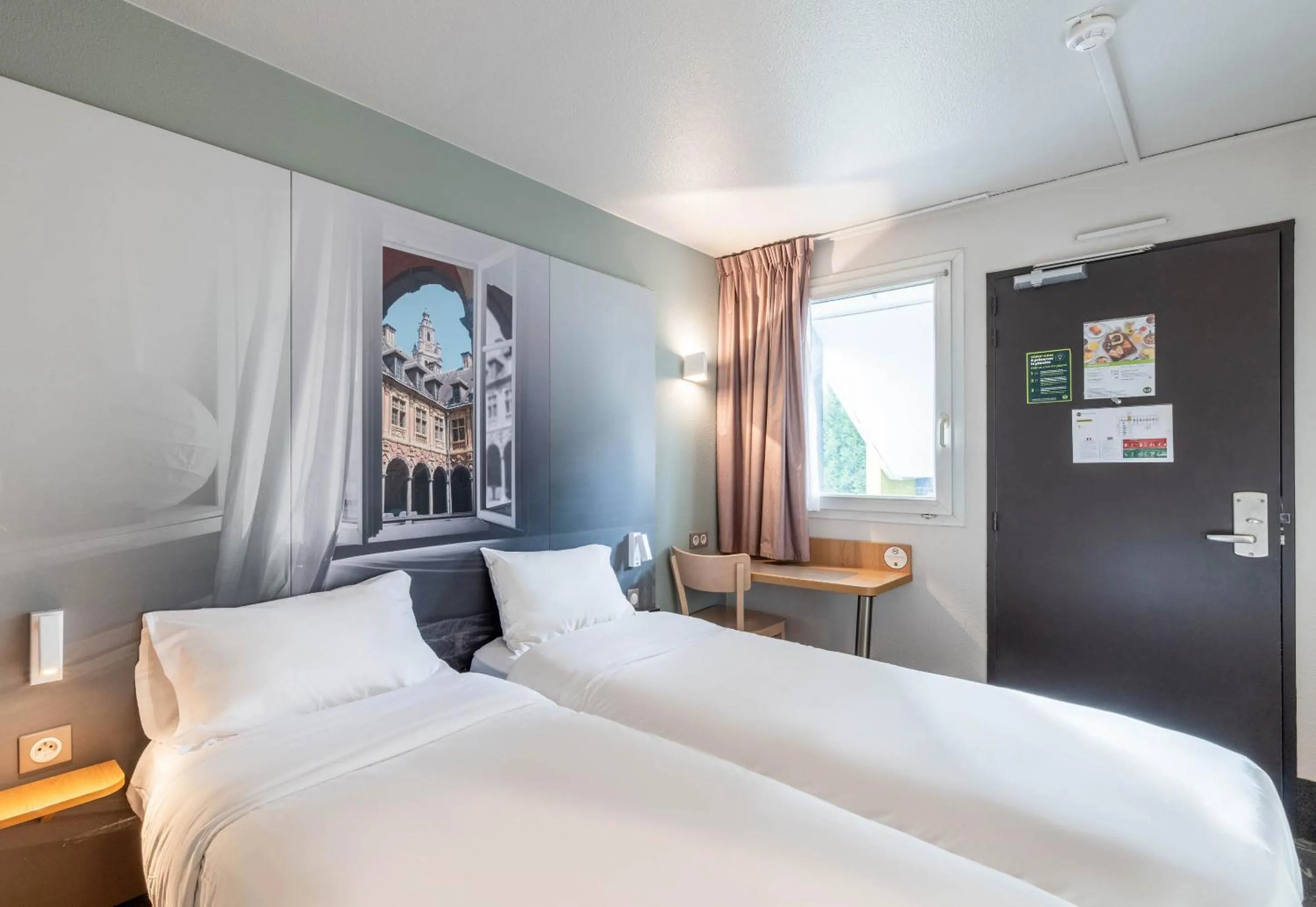 Bedroom, Bed in B&B HOTEL Lille Seclin Unexpo