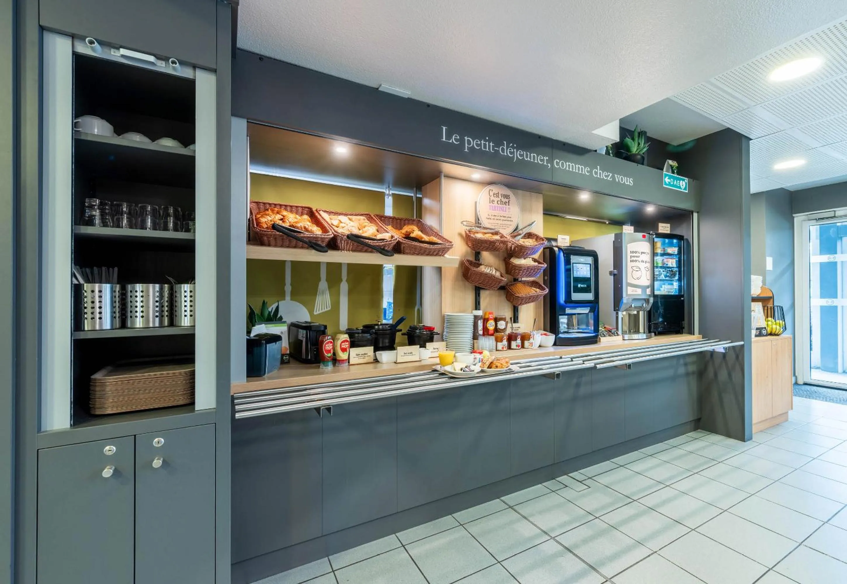 Buffet breakfast in B&B HOTEL Lille Seclin Unexpo