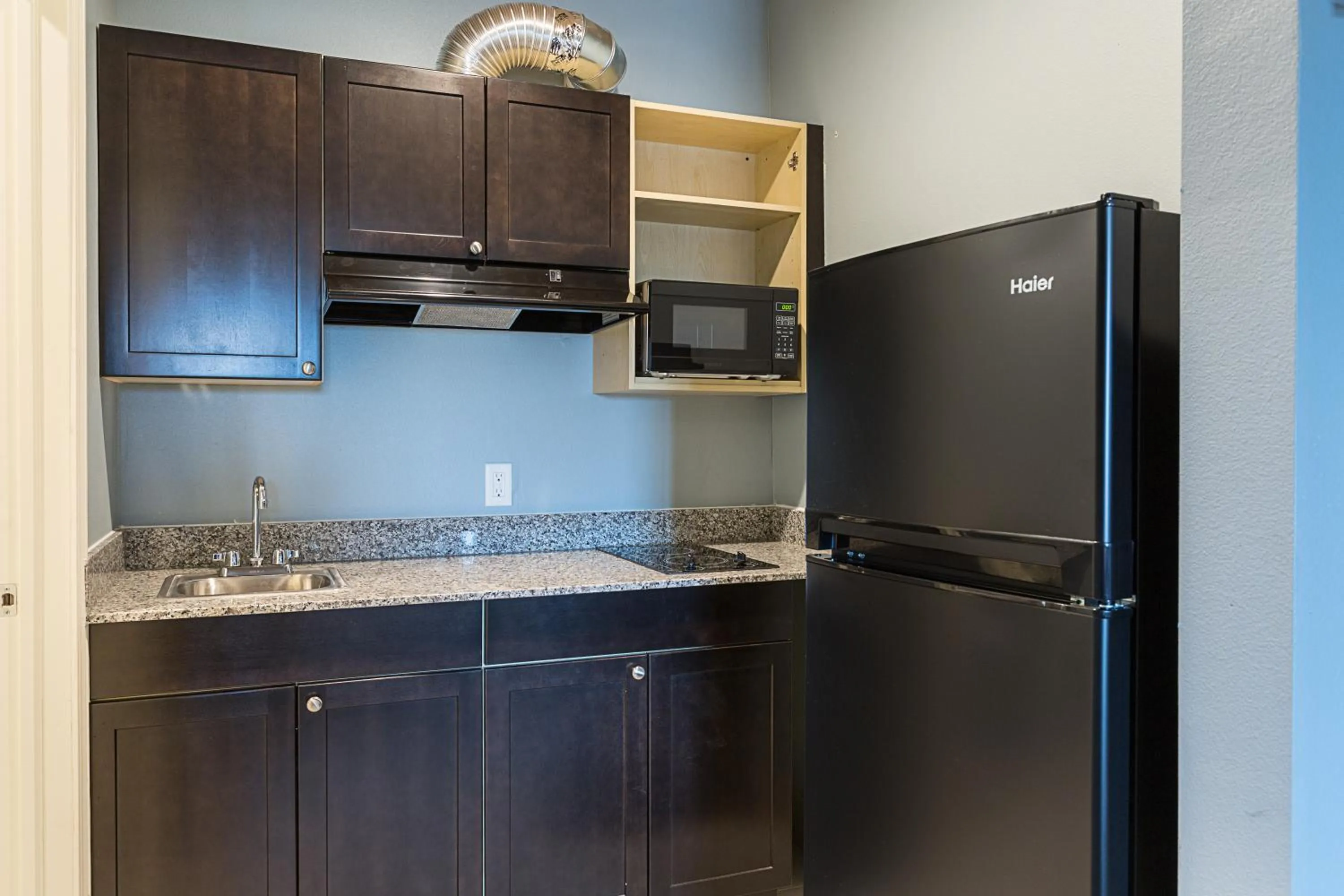 Scottish Inns & Suites - Crosby