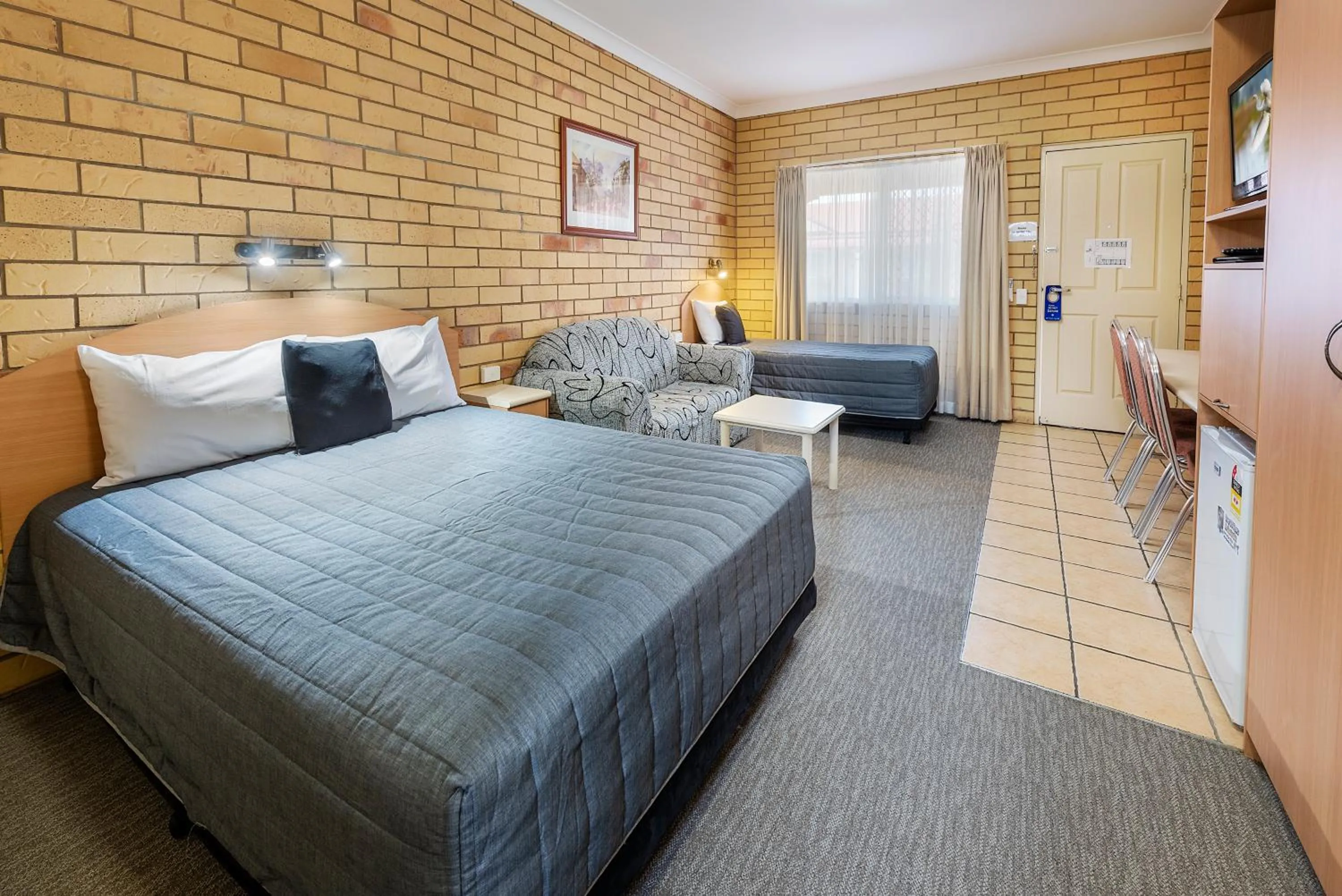 Photo of the whole room, Bed in Roma Mid Town Motor Inn