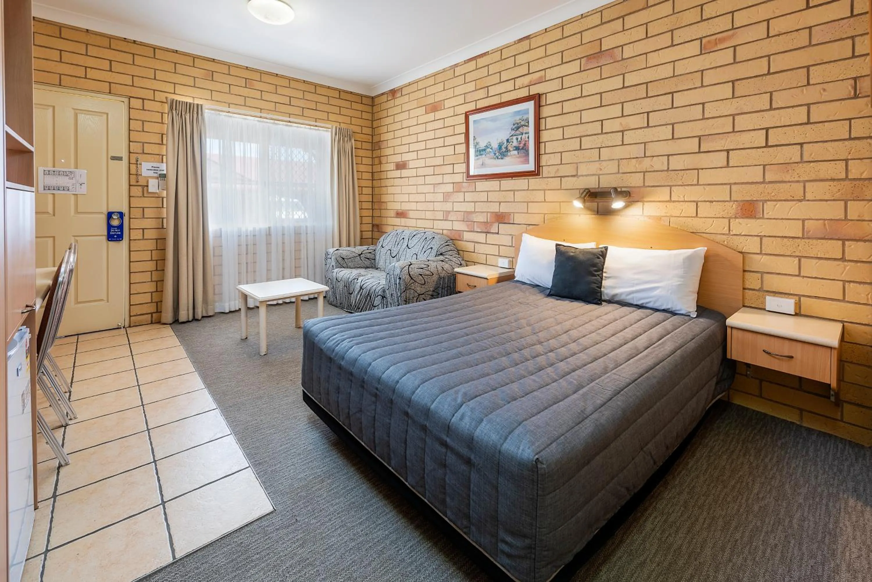 Photo of the whole room, Bed in Roma Mid Town Motor Inn