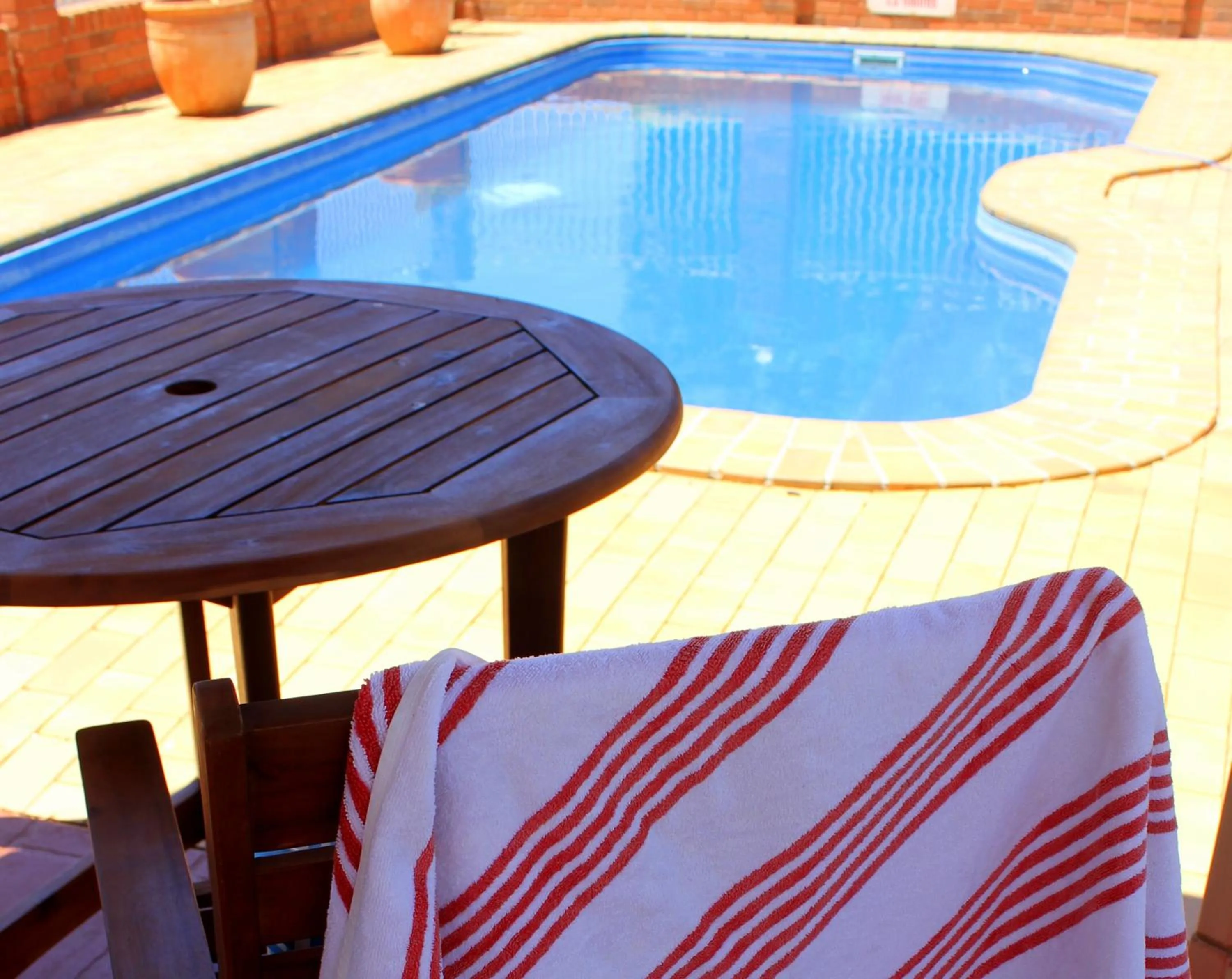 Property building in Roma Mid Town Motor Inn