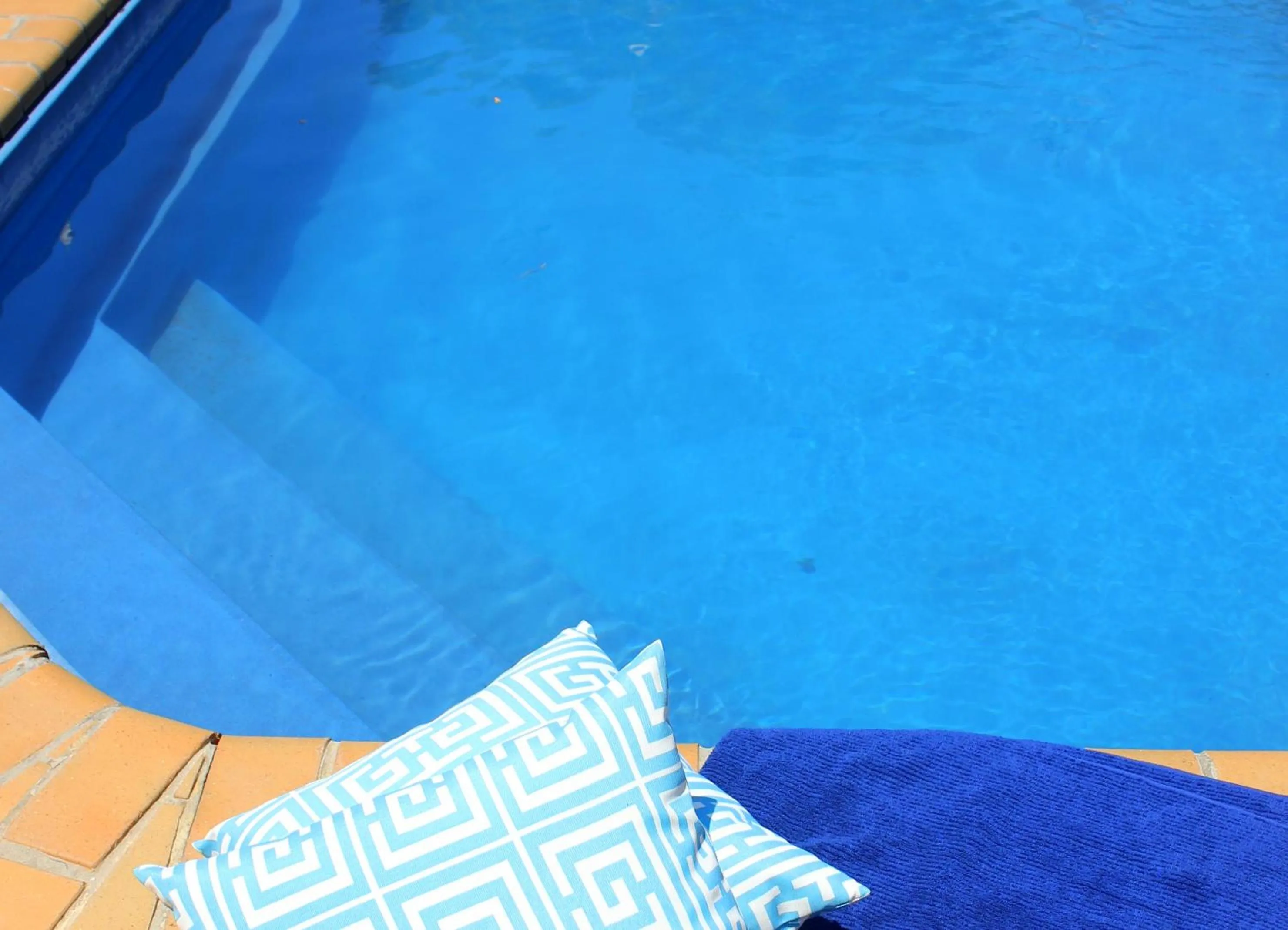 Swimming pool in Roma Mid Town Motor Inn