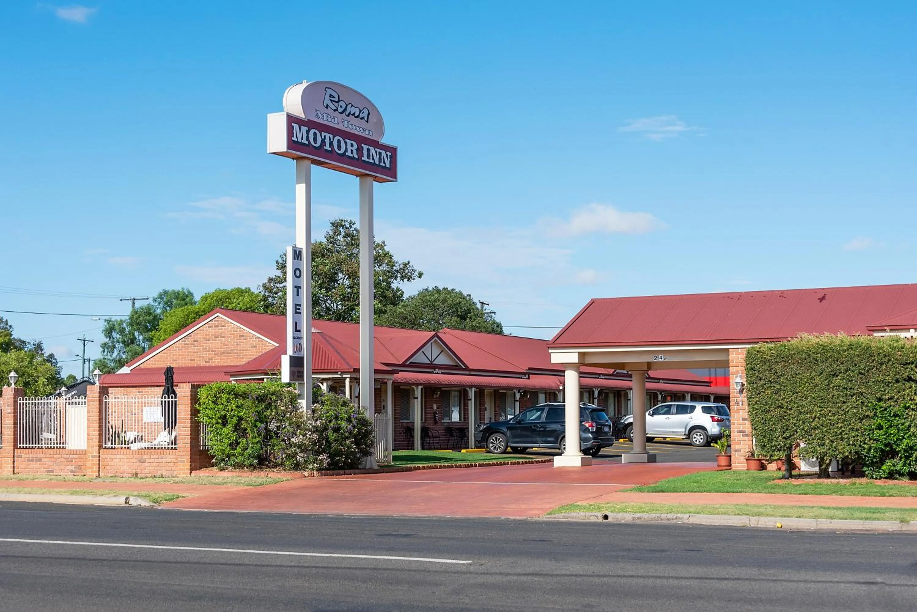 Property building in Roma Mid Town Motor Inn