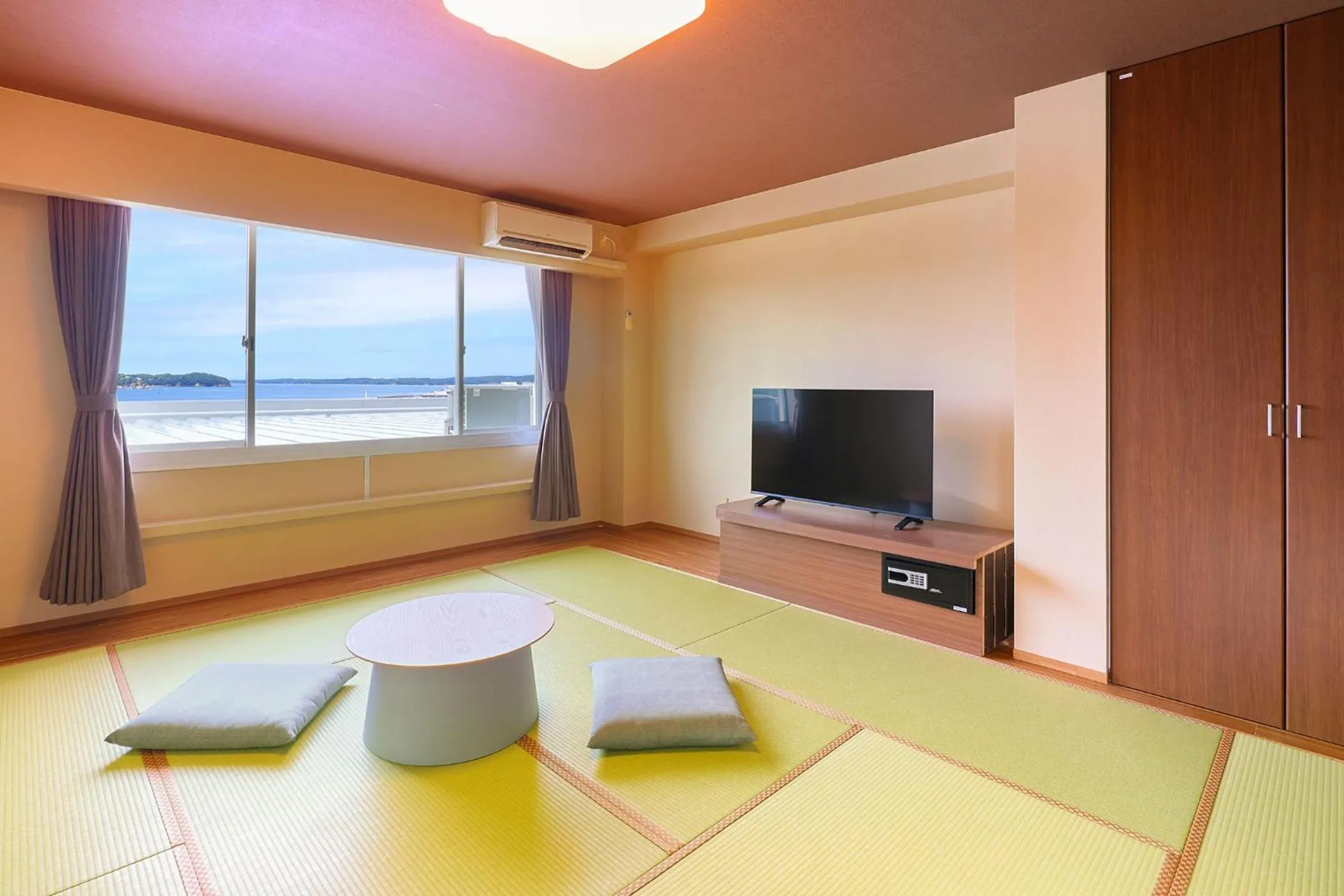 Photo of the whole room, Bed in Ooedo Onsen Monogatari Premium Iseshima