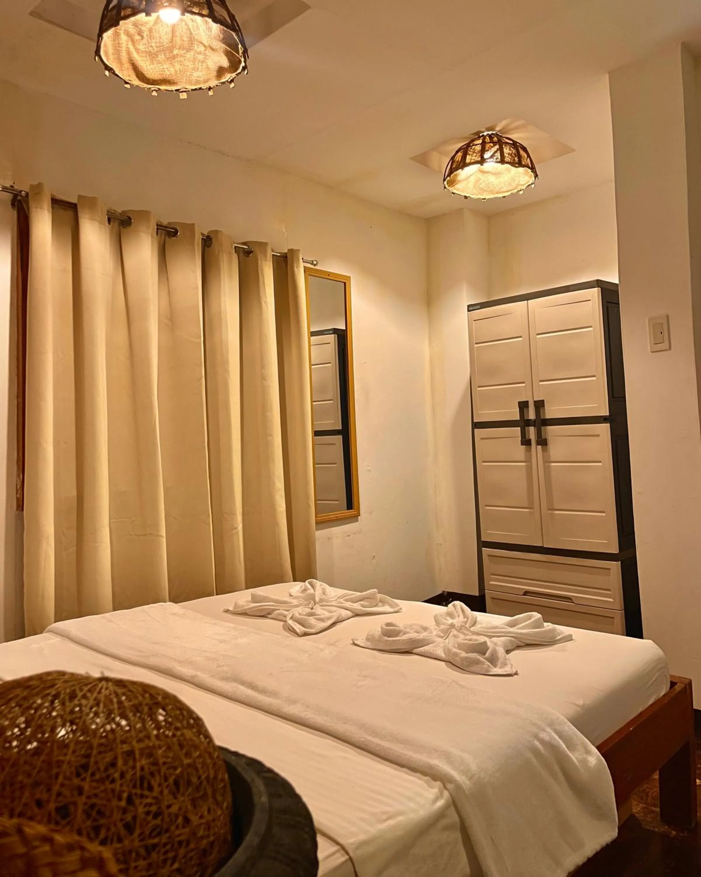 Bedroom, Bed in Patrick's on the Beach Resort