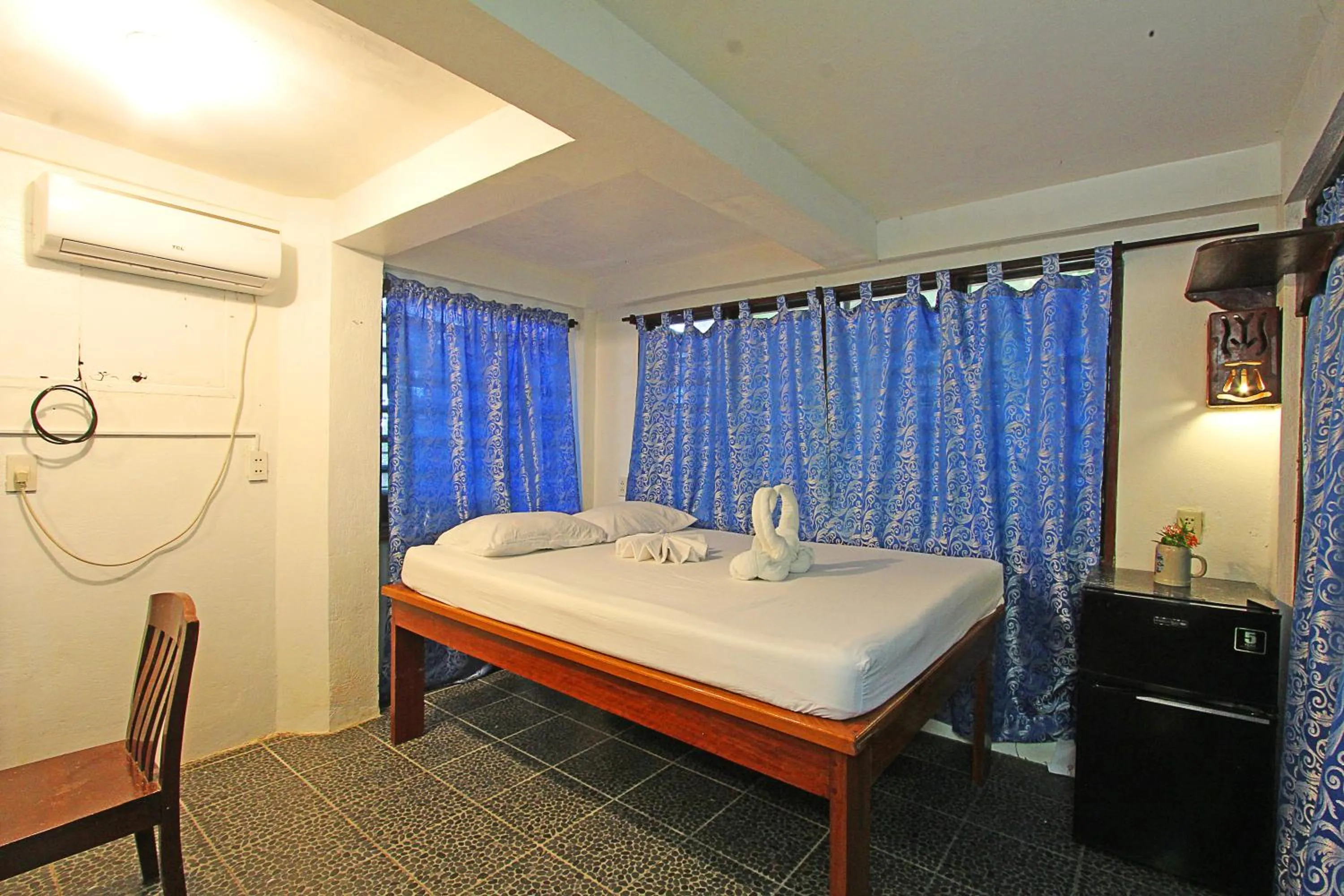 Bed in Patrick's on the Beach Resort