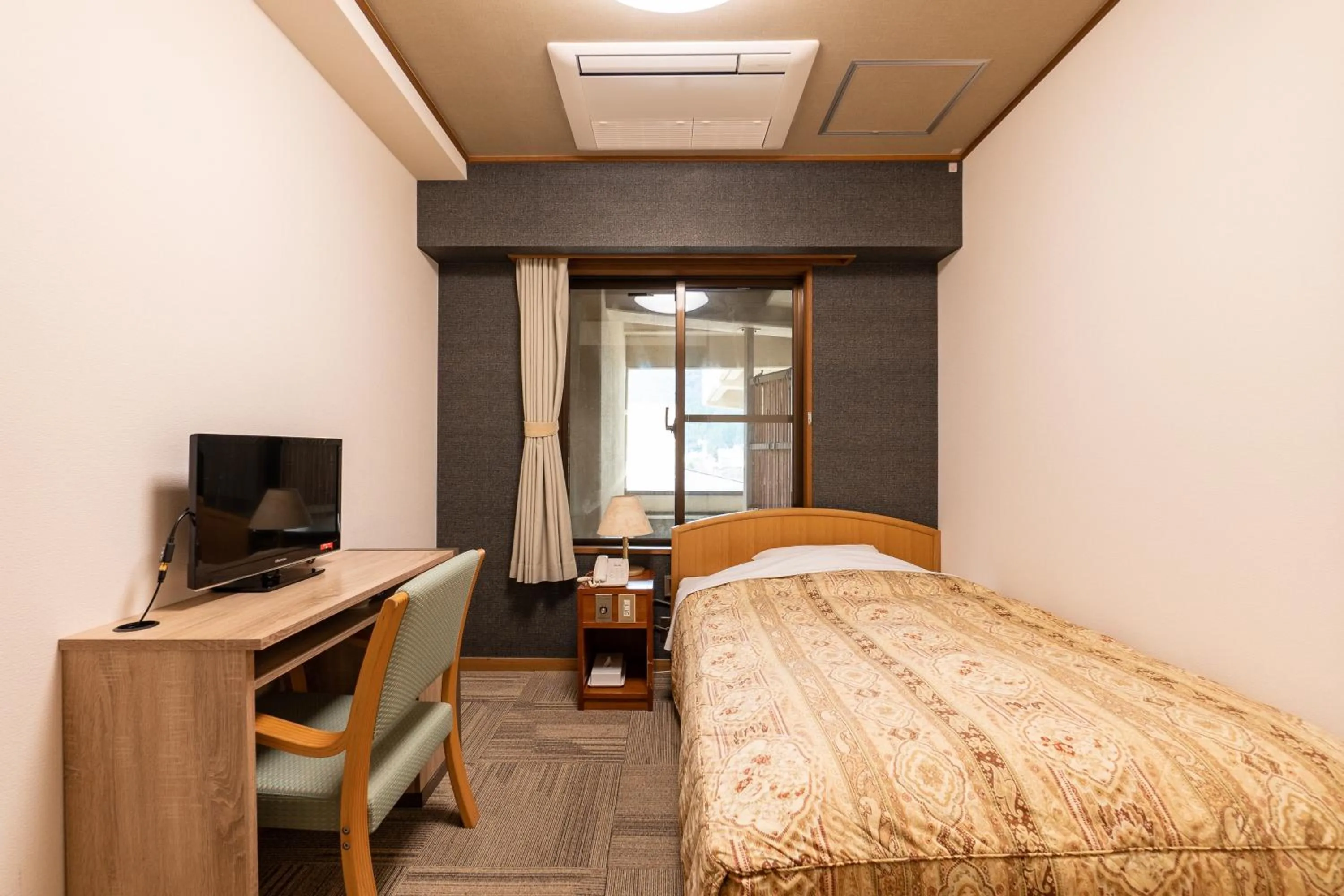 Photo of the whole room, Bed in Ooedo Onsen Monogatari Kounkaku