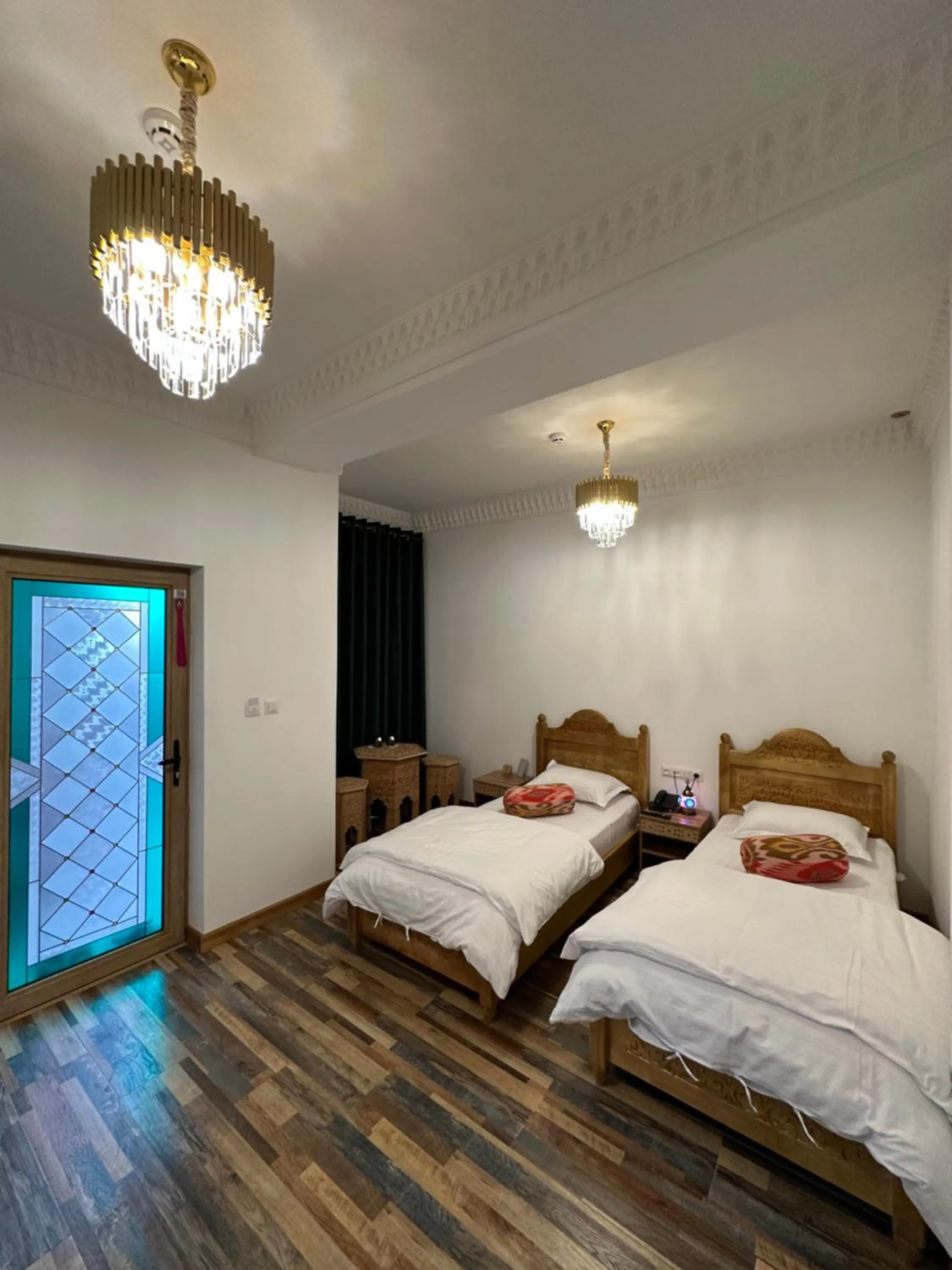 Photo of the whole room, Bed in Rizo Boutique