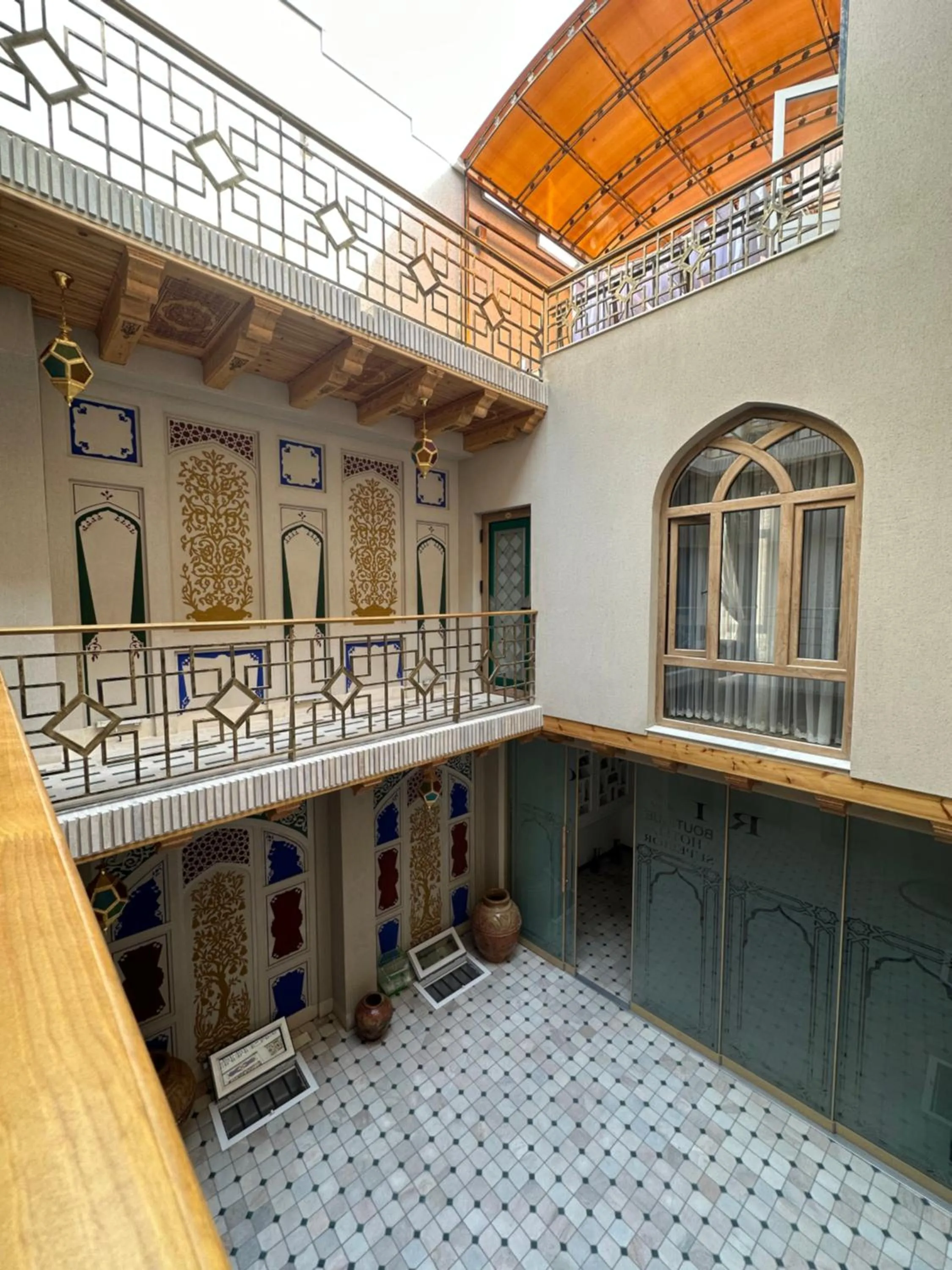 Property building in Rizo Boutique