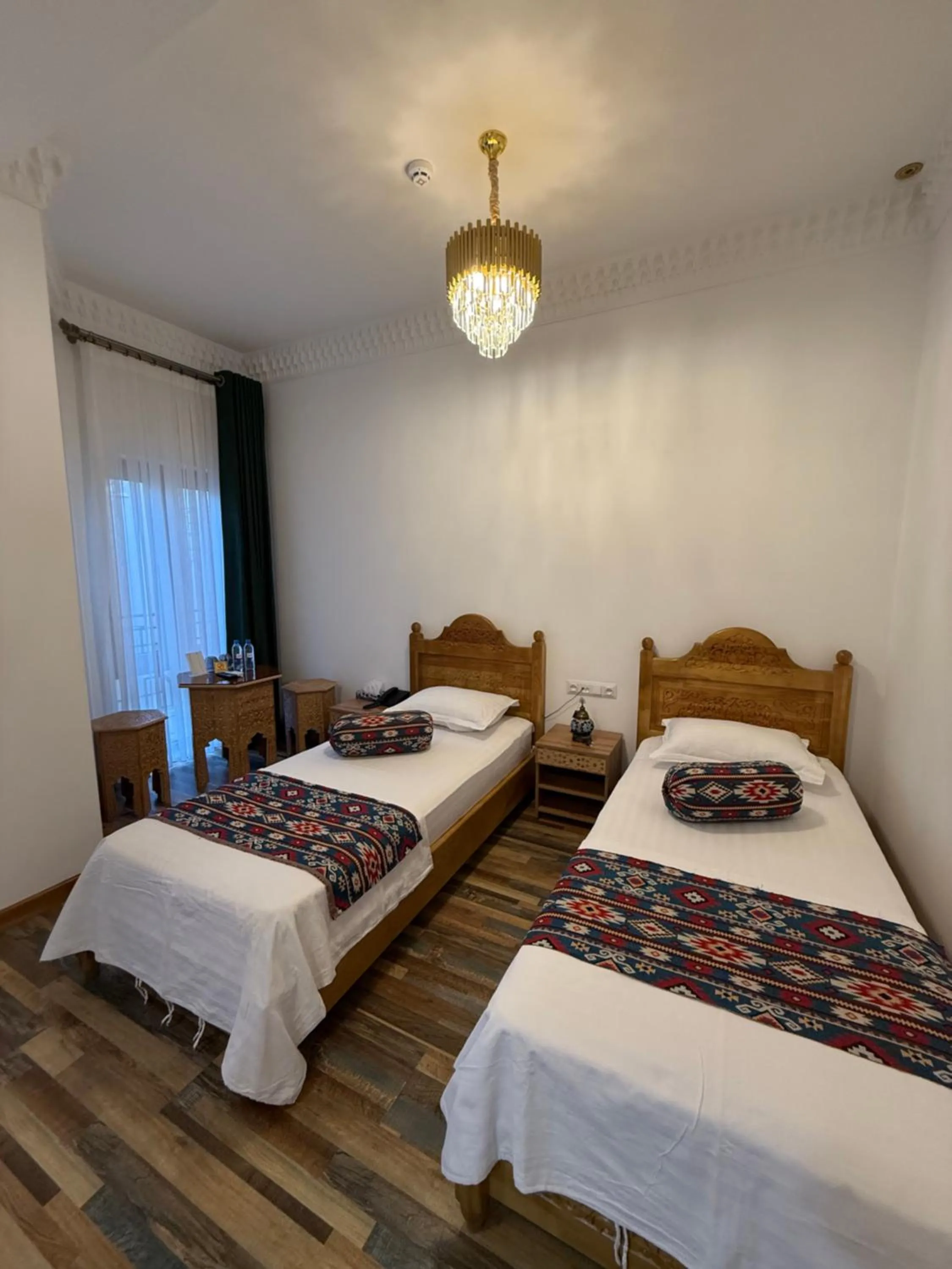 Photo of the whole room, Bed in Rizo Boutique