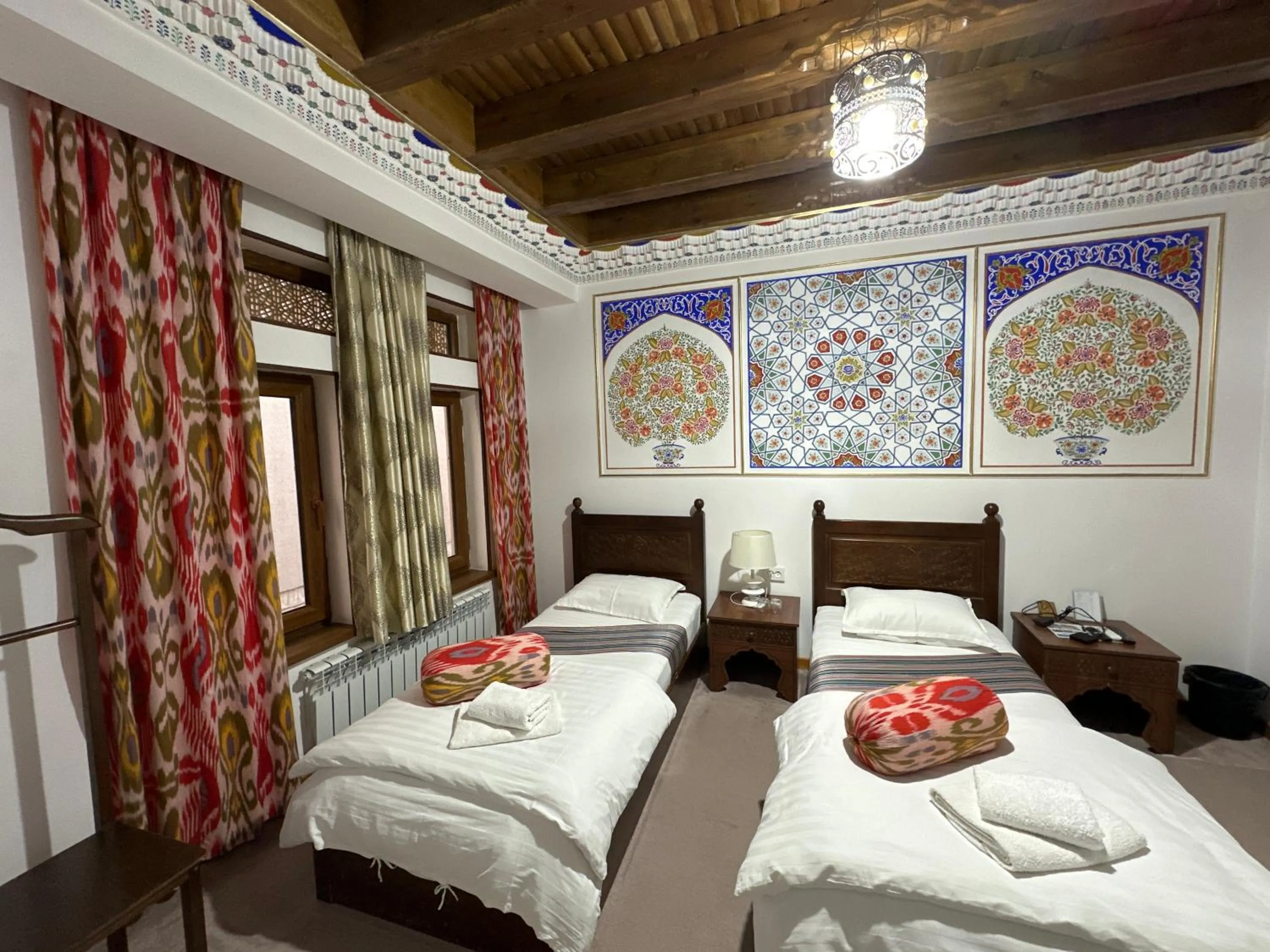 Photo of the whole room, Bed in Rizo Boutique