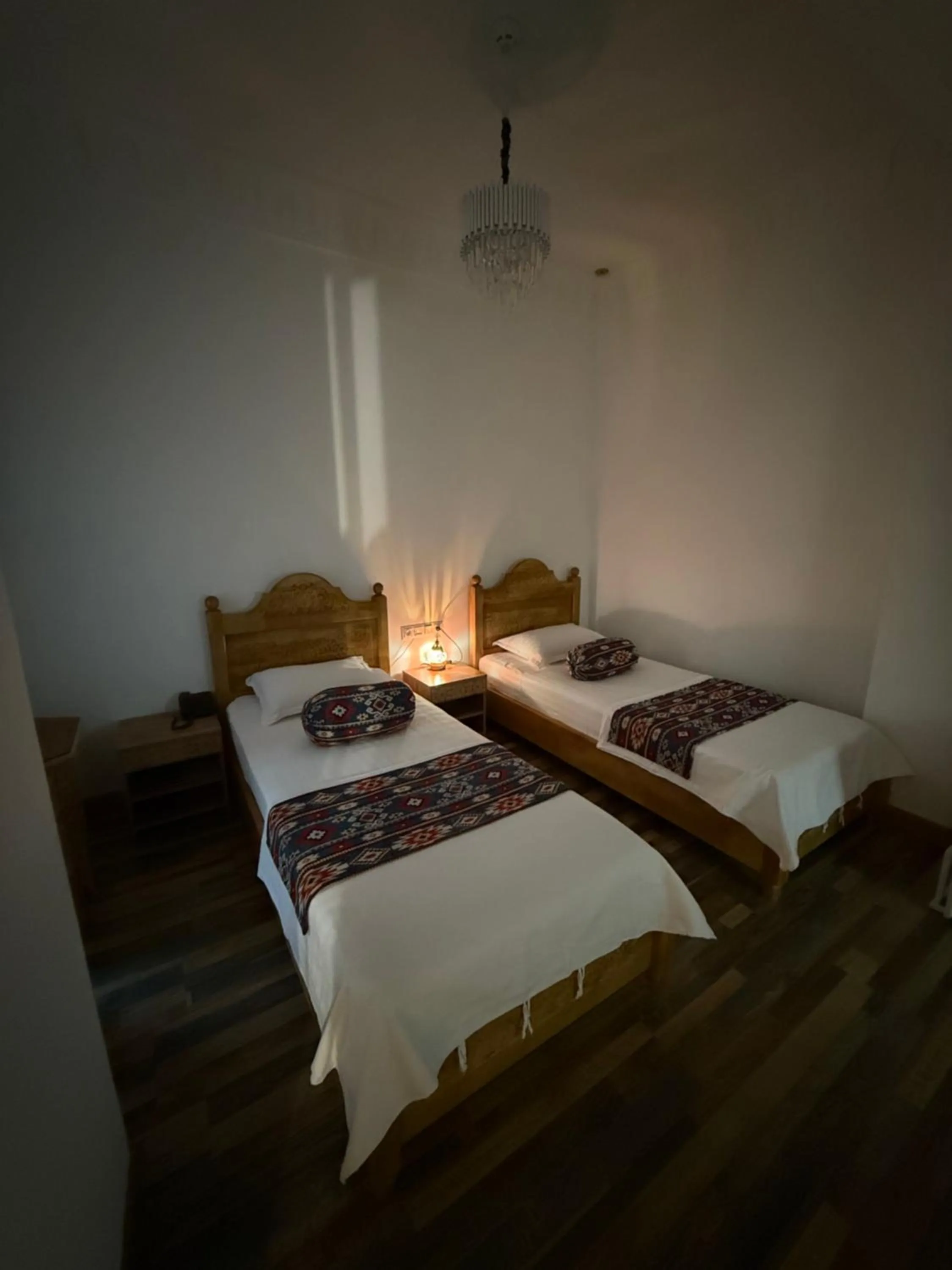 Photo of the whole room, Bed in Rizo Boutique