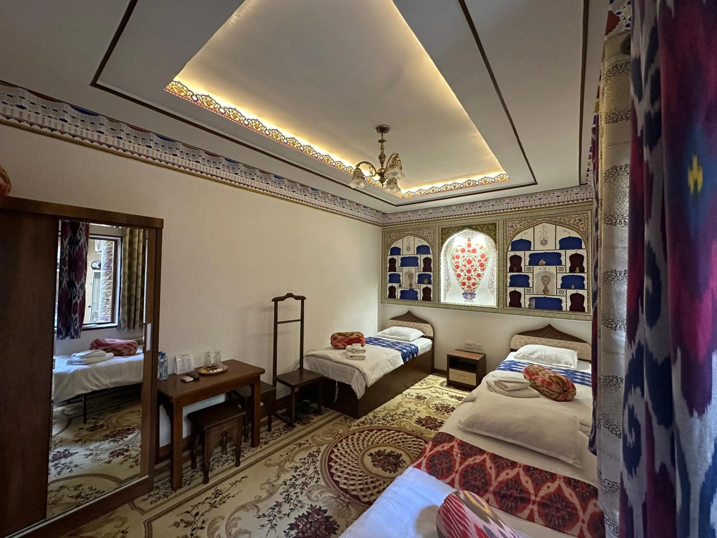 Photo of the whole room, Bed in Rizo Boutique