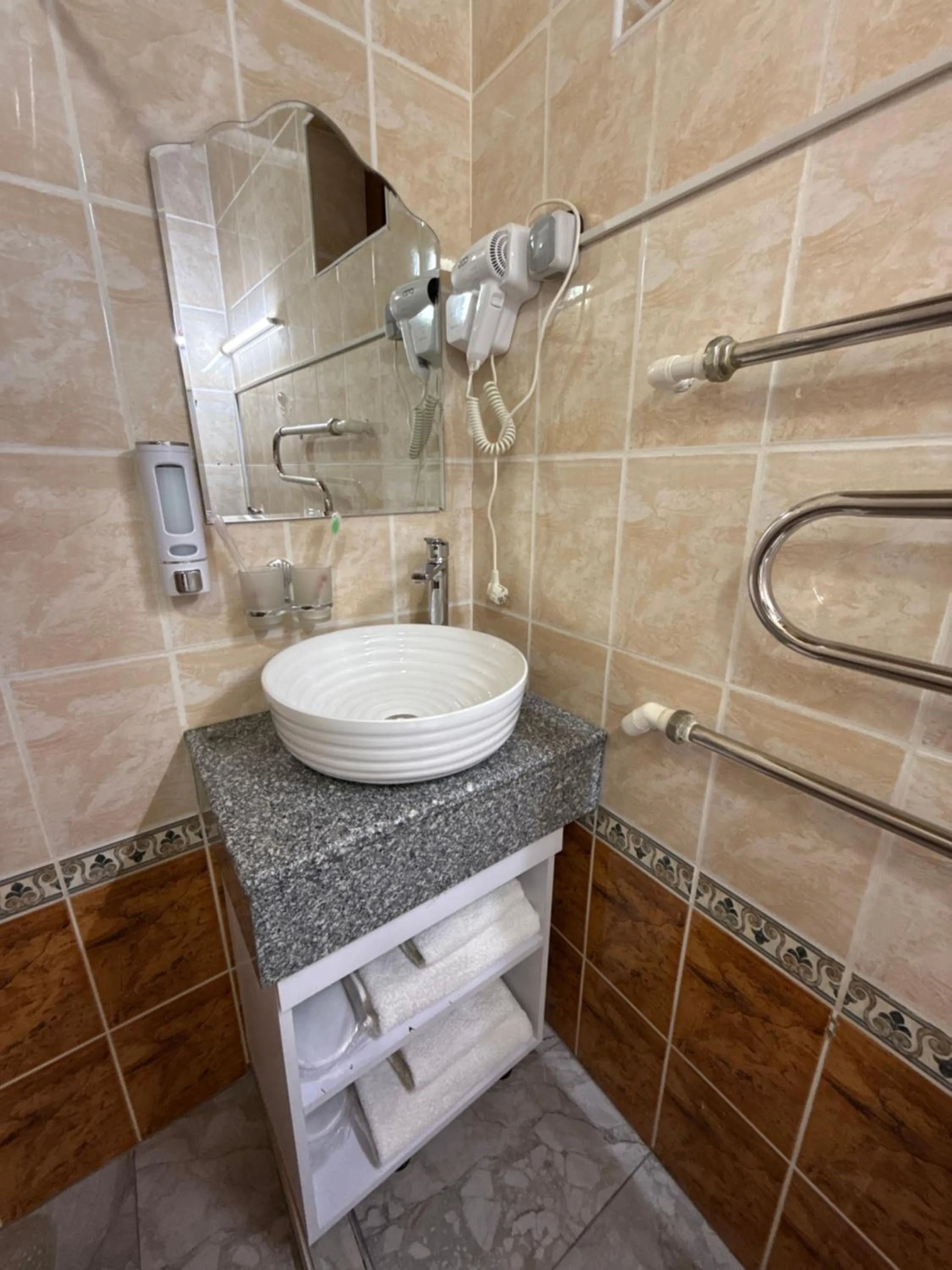 Shower in Rizo Boutique