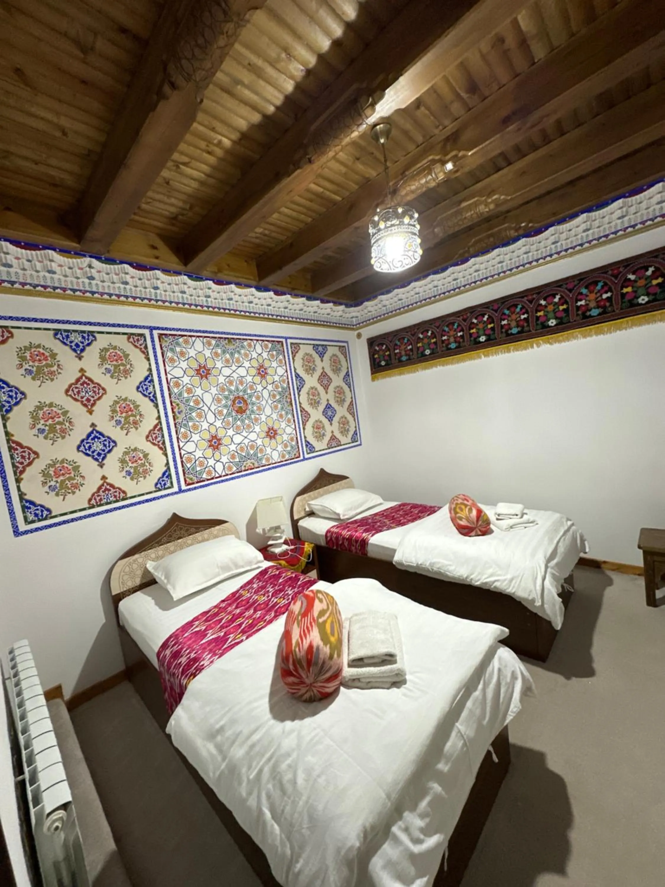 Photo of the whole room, Bed in Rizo Boutique