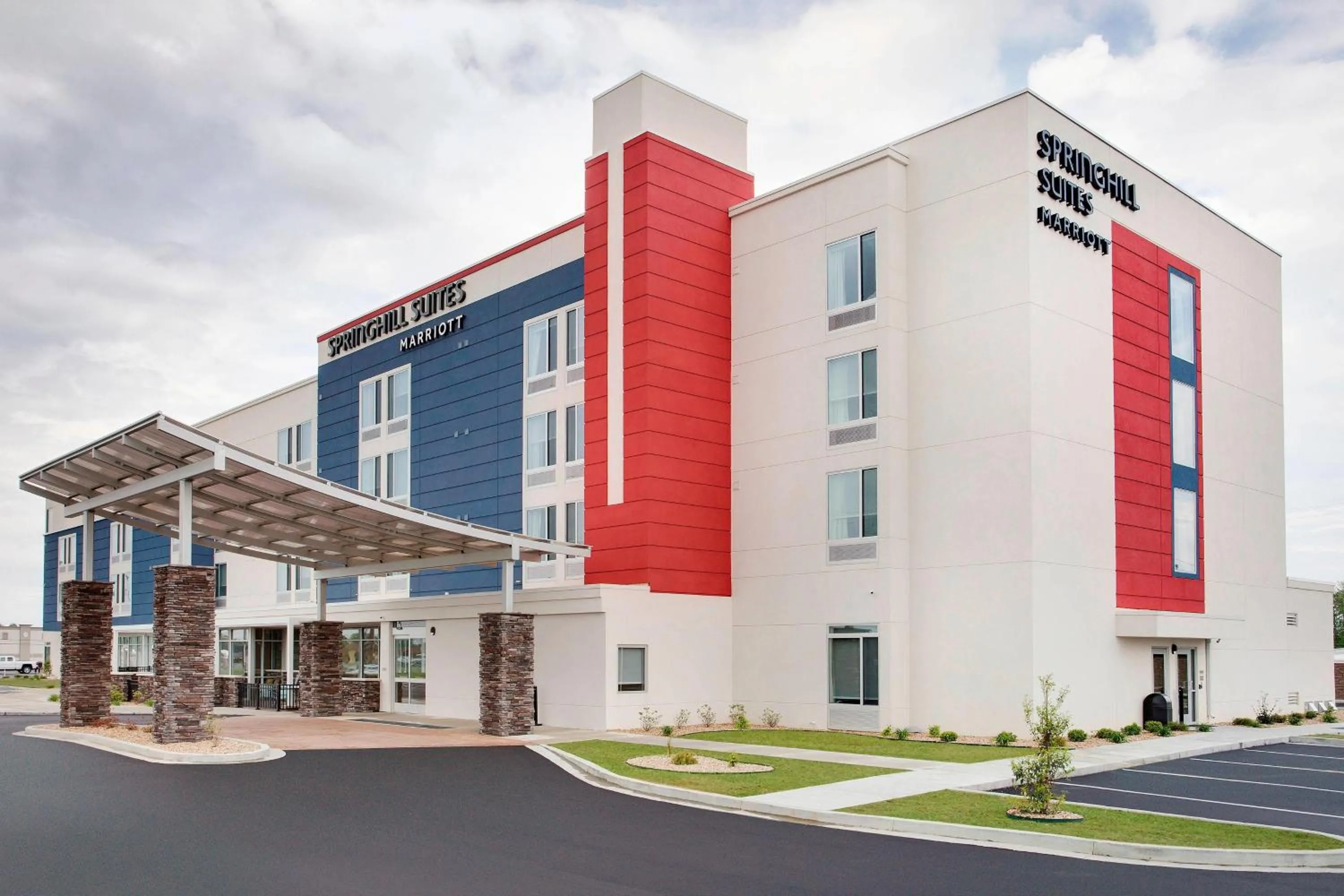Property building in SpringHill Suites by Marriott Murray