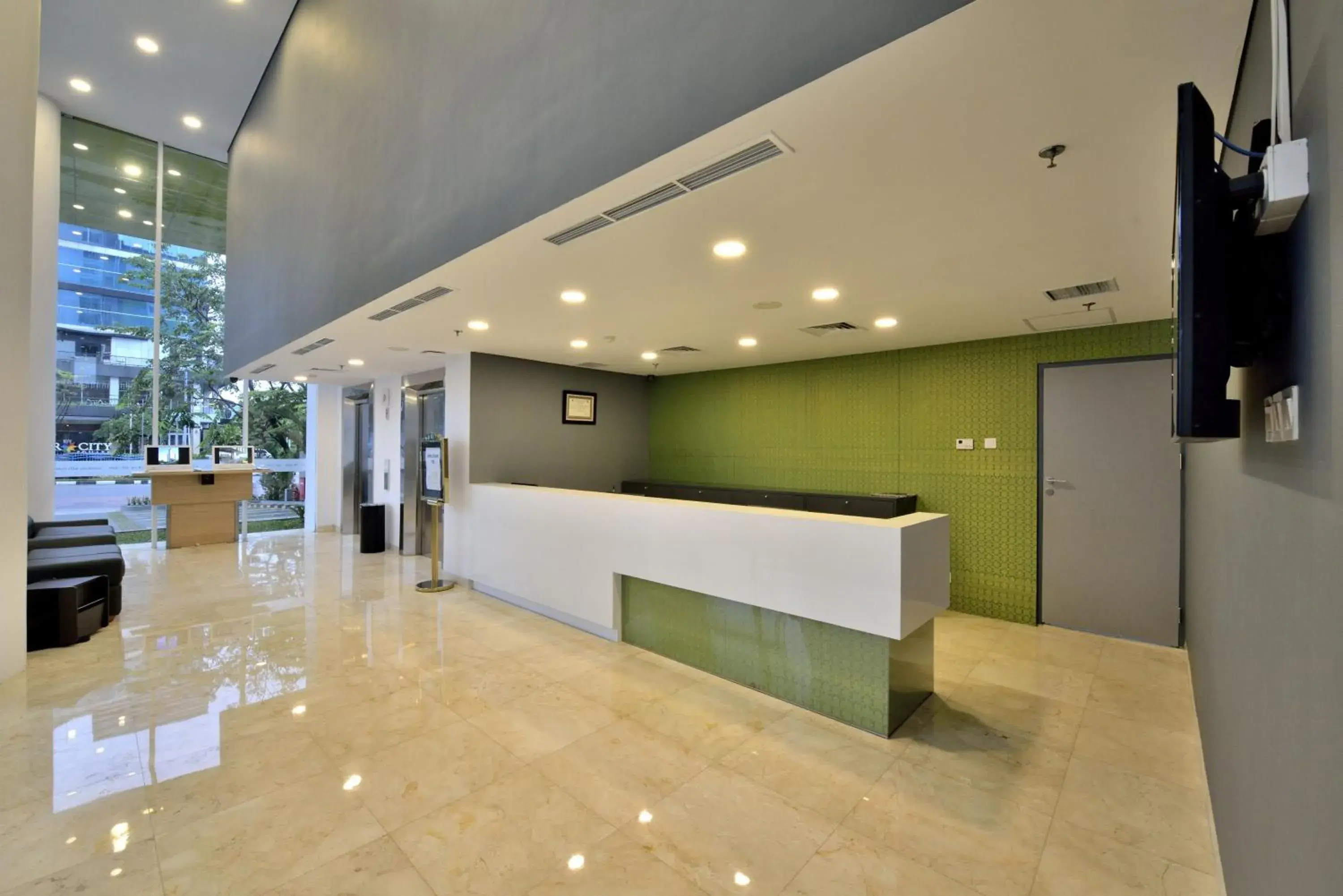 Lobby or reception in Whiz Prime Hotel Sudirman Pekanbaru Lobby or reception in Whiz Prime Hotel Sudirman Pekanbaru