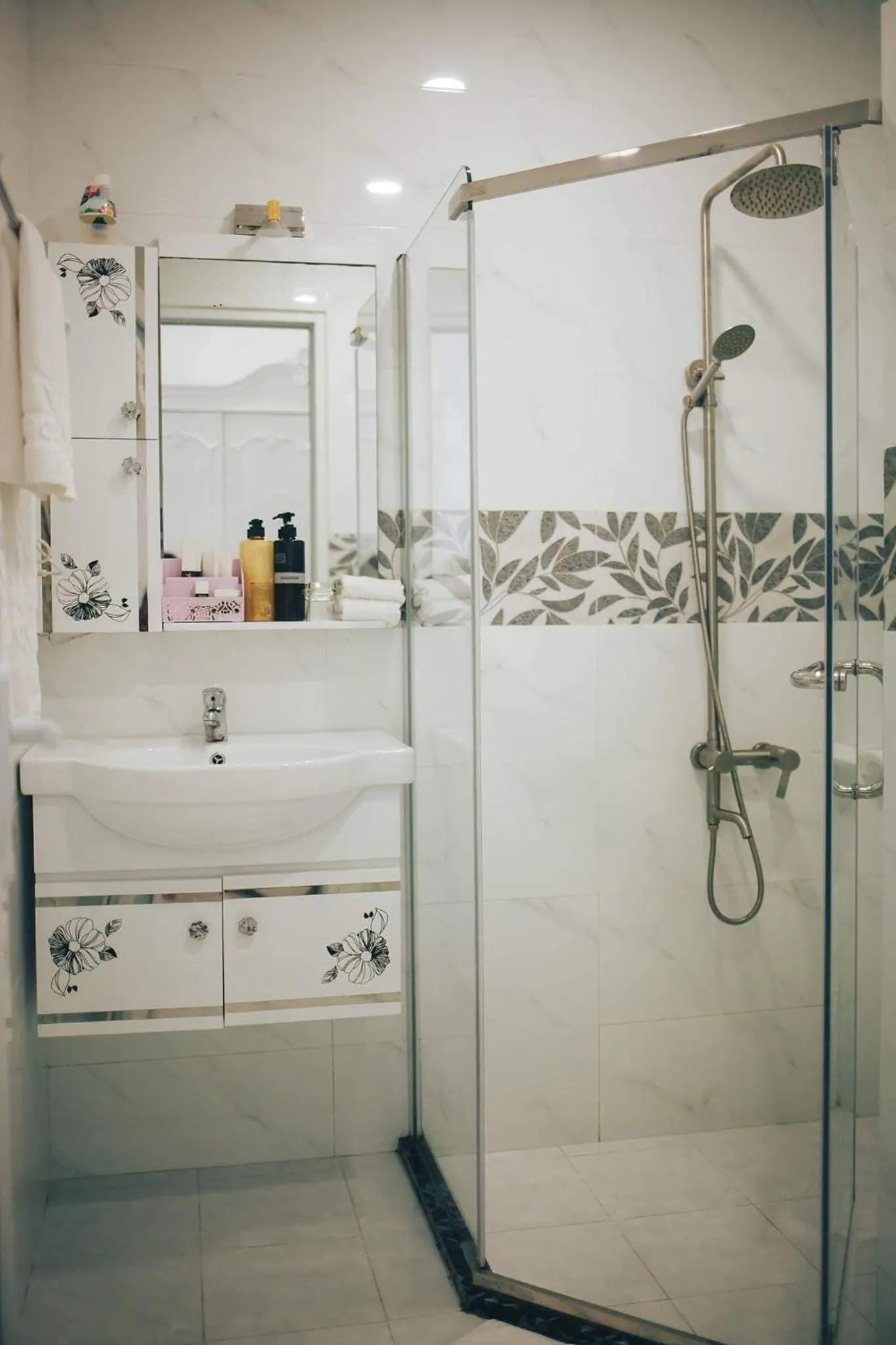Shower in Godiva Villa Phu Quoc