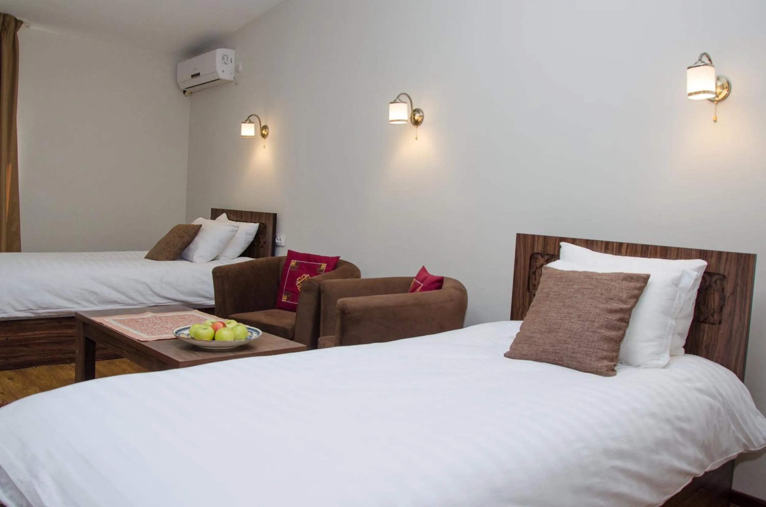 Photo of the whole room, Bed in Jipek Joli Inn