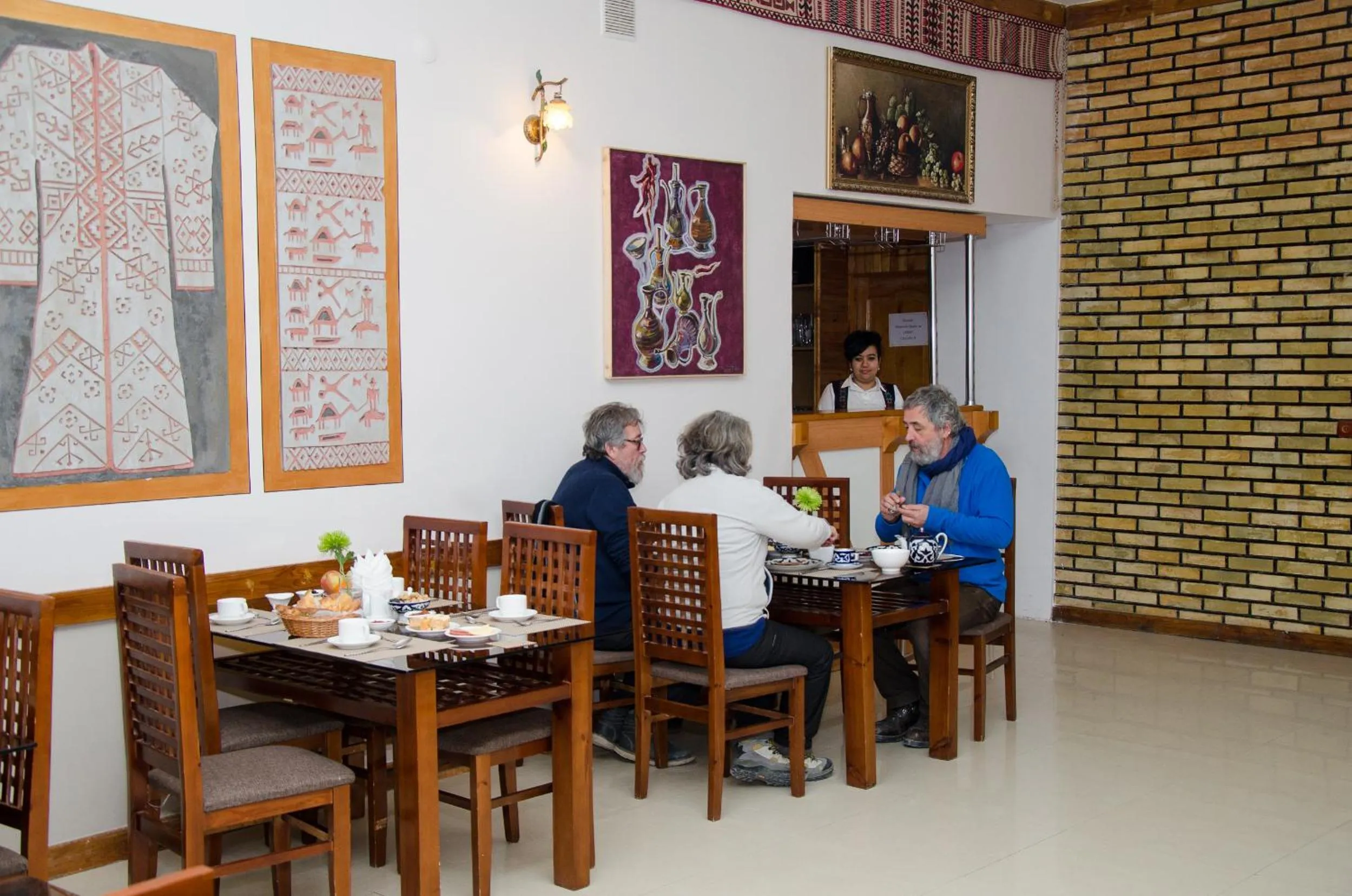 Restaurant/places to eat in Jipek Joli Inn