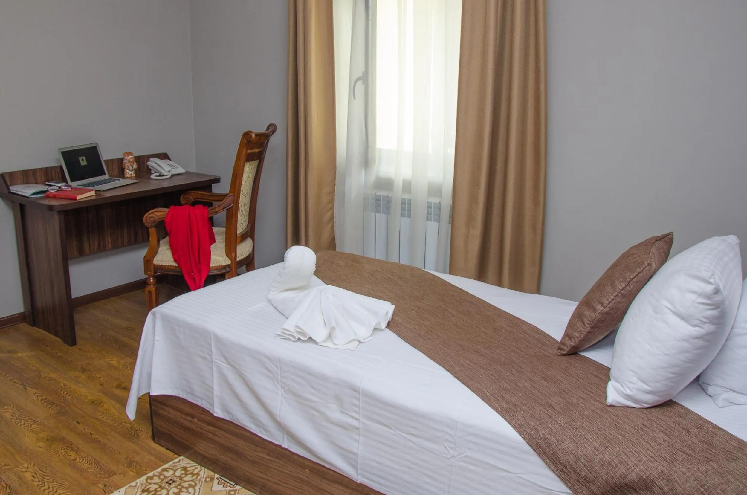 Decorative detail, Bed in Jipek Joli Inn