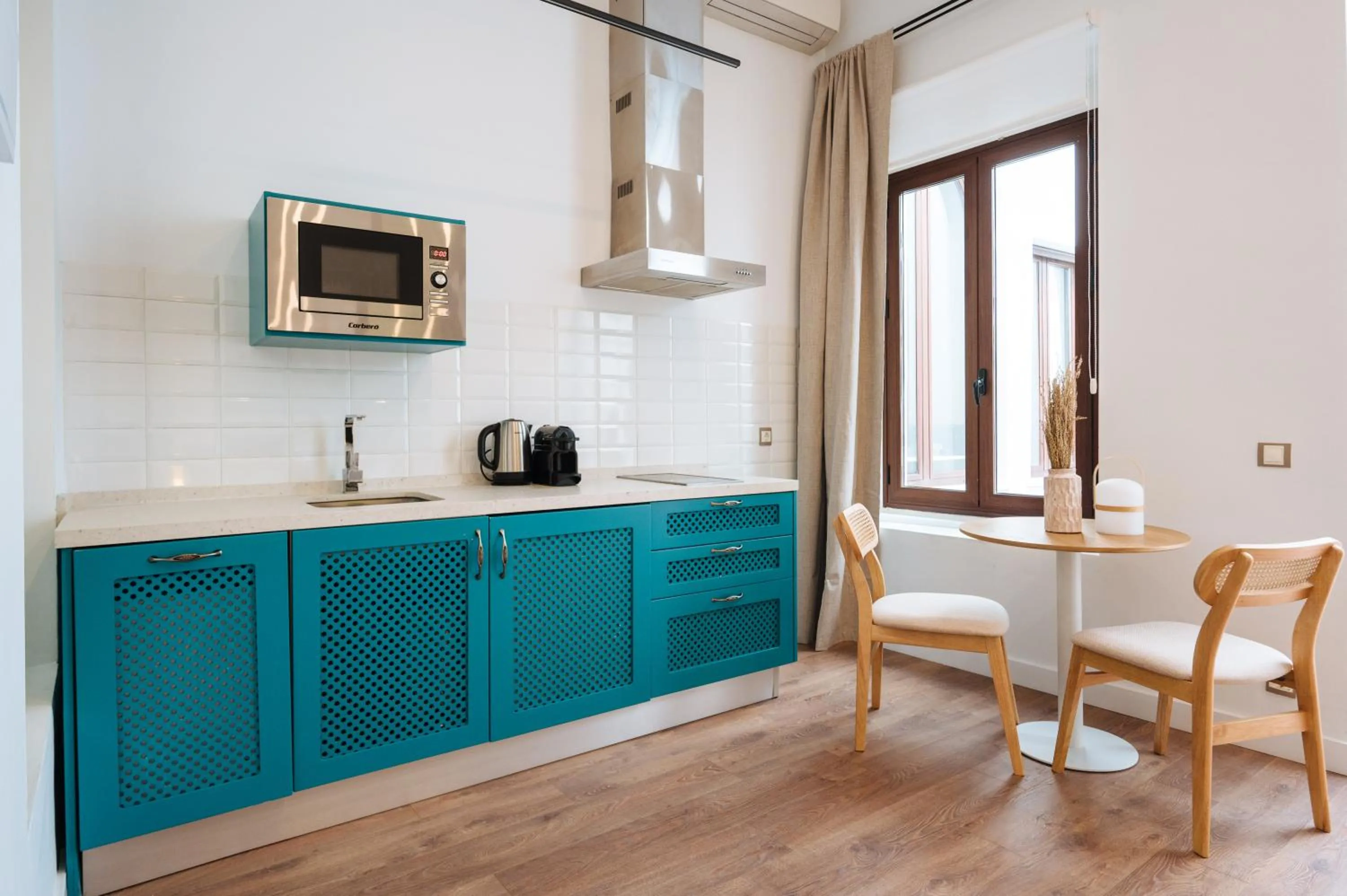 Kitchen or kitchenette in Apartamentos "El Escondite de María"