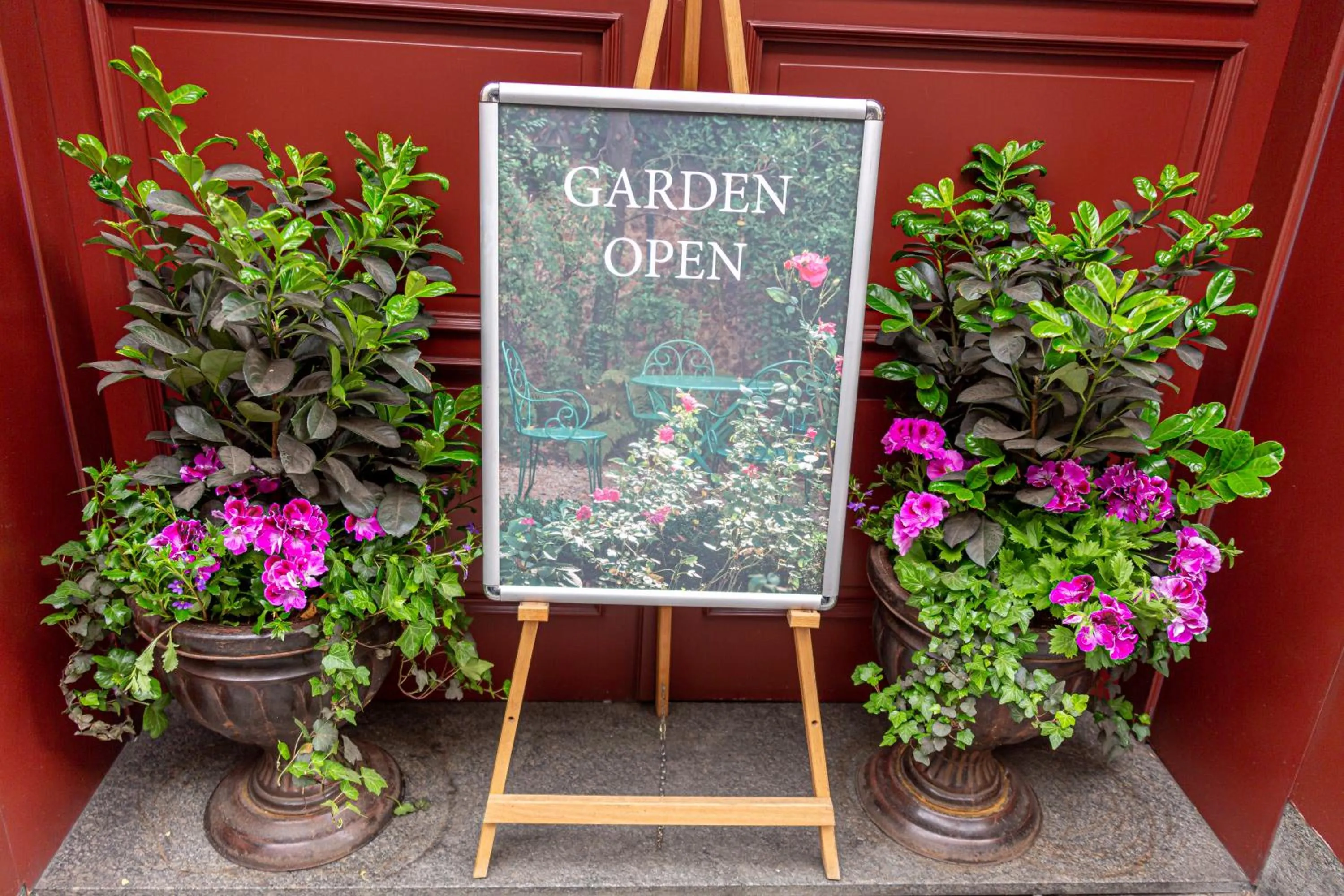 Restaurant/places to eat in Salvator Boutique Hotel vegan-friendly