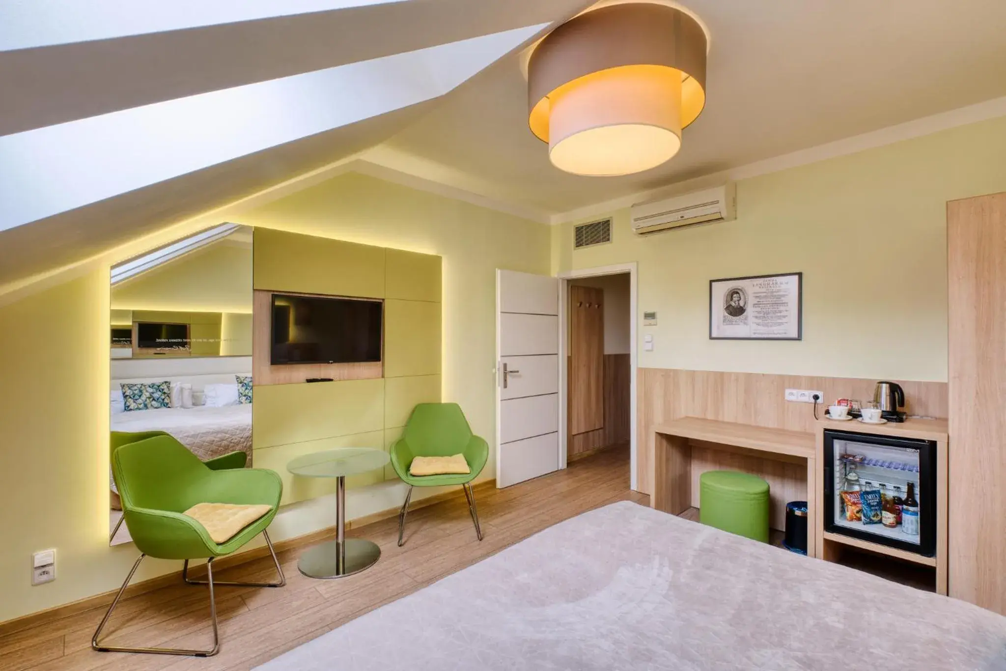 Photo of the whole room, Bed in Salvator Boutique Hotel vegan-friendly Photo of the whole room, Bed in Salvator Boutique Hotel vegan-friendly