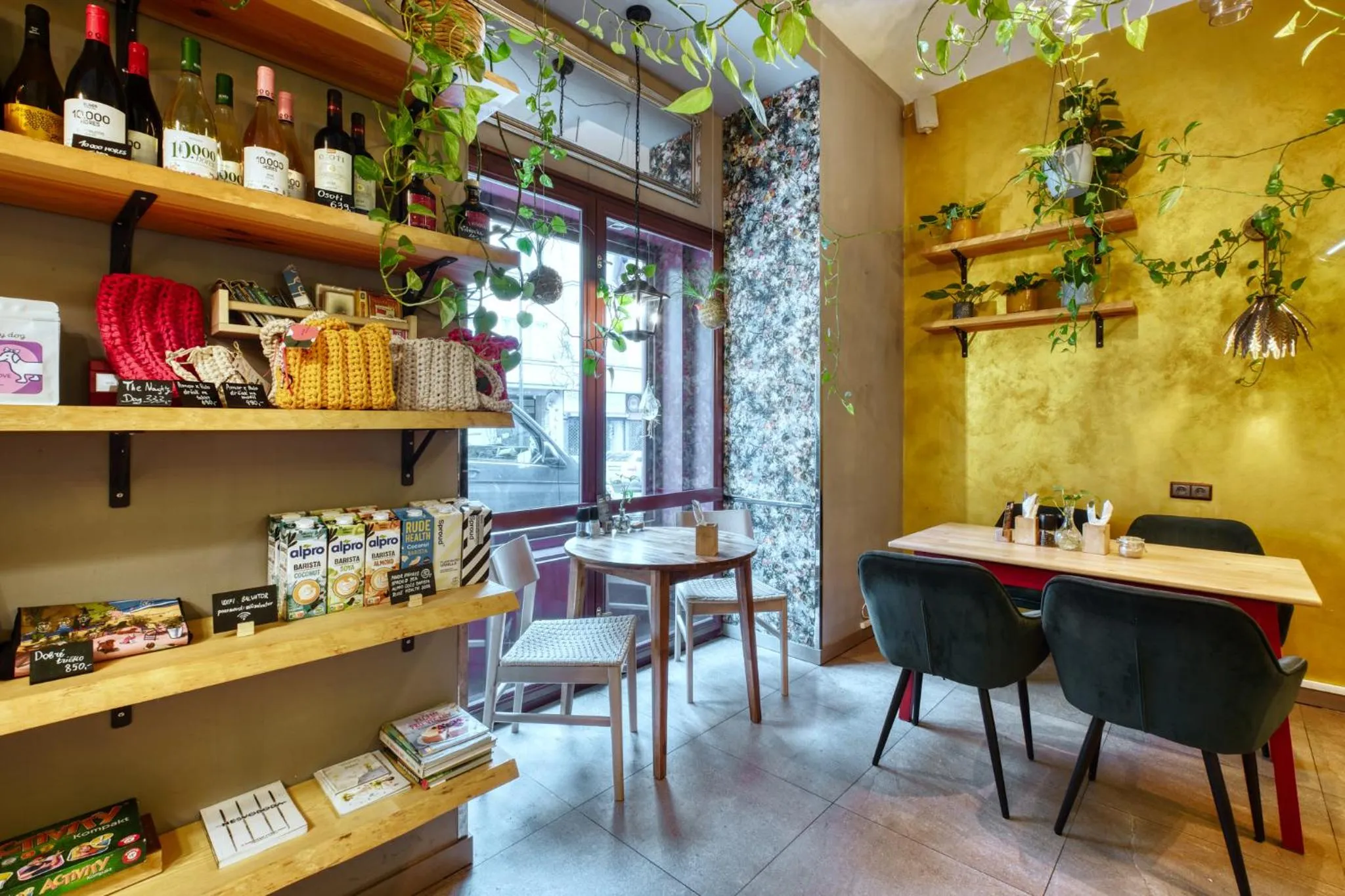 Restaurant/places to eat in Salvator Boutique Hotel vegan-friendly