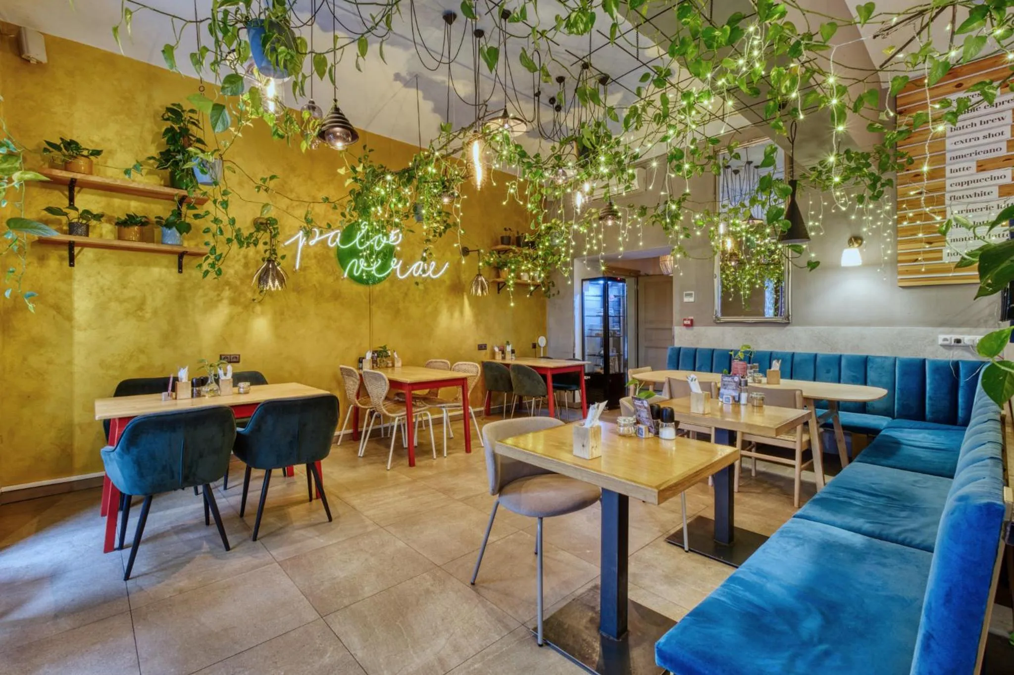 Restaurant/places to eat in Salvator Boutique Hotel vegan-friendly