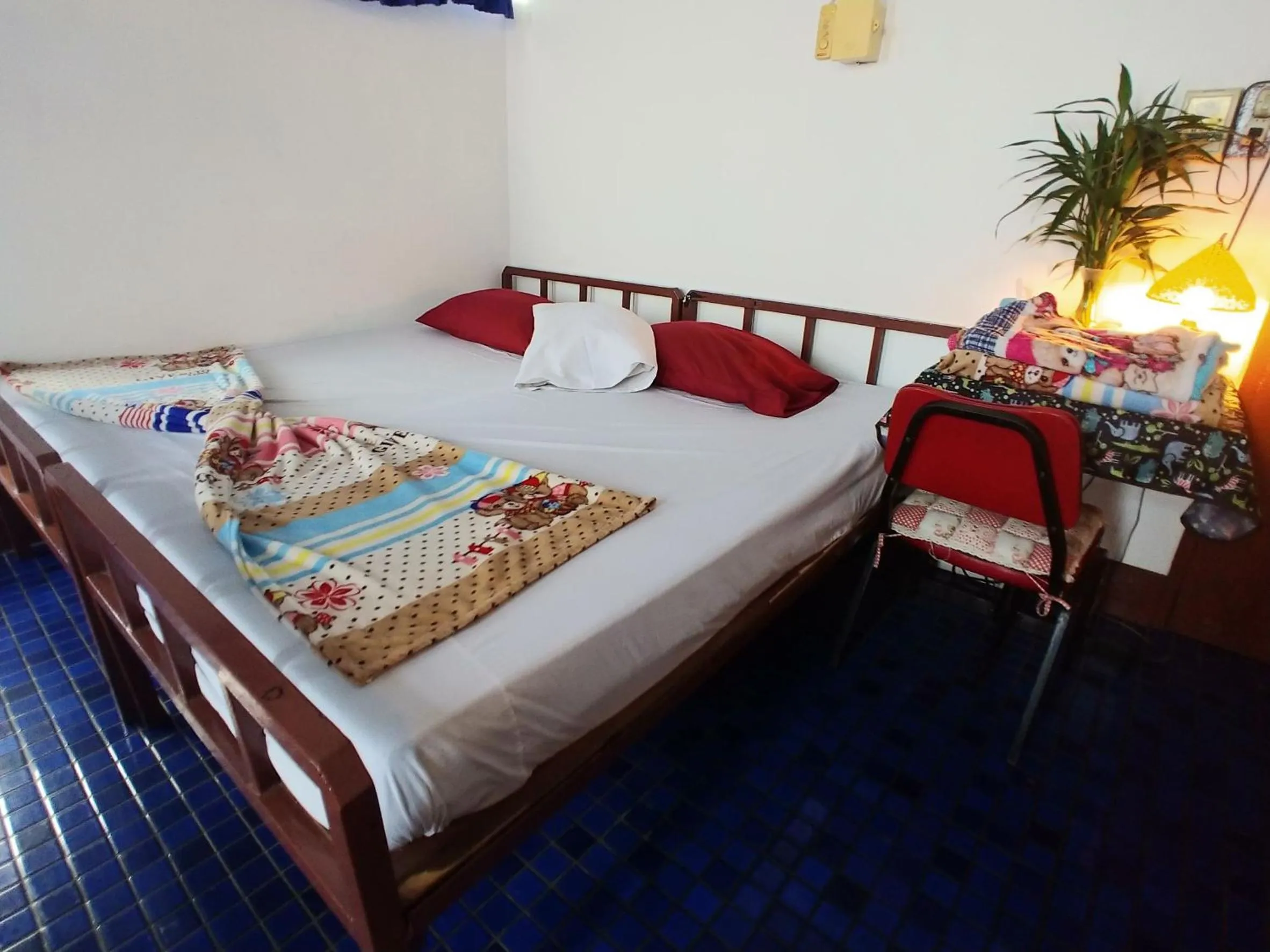 Bed in Prasuri Guest House