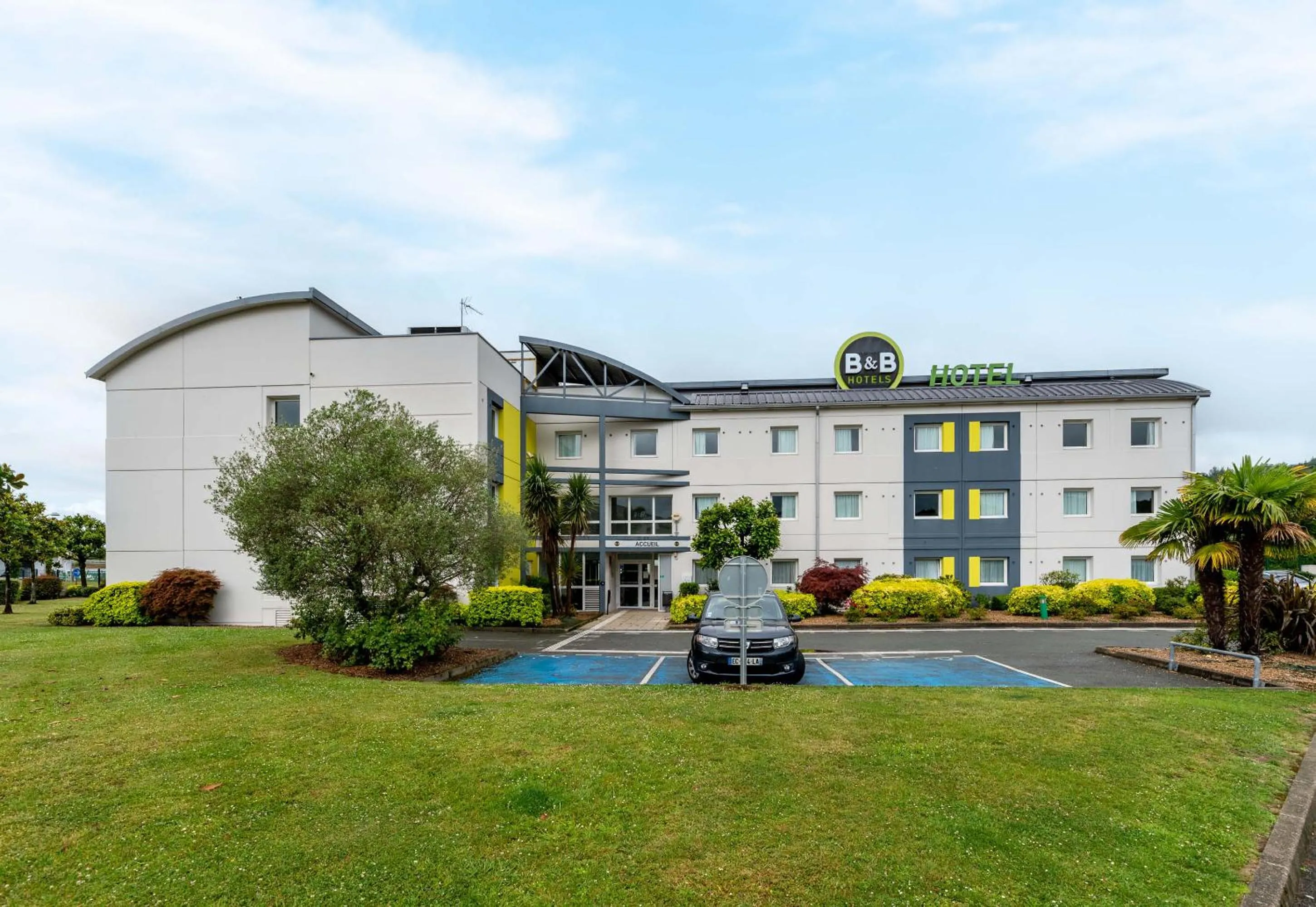 Property building in B&B HOTEL Le Havre Harfleur 1