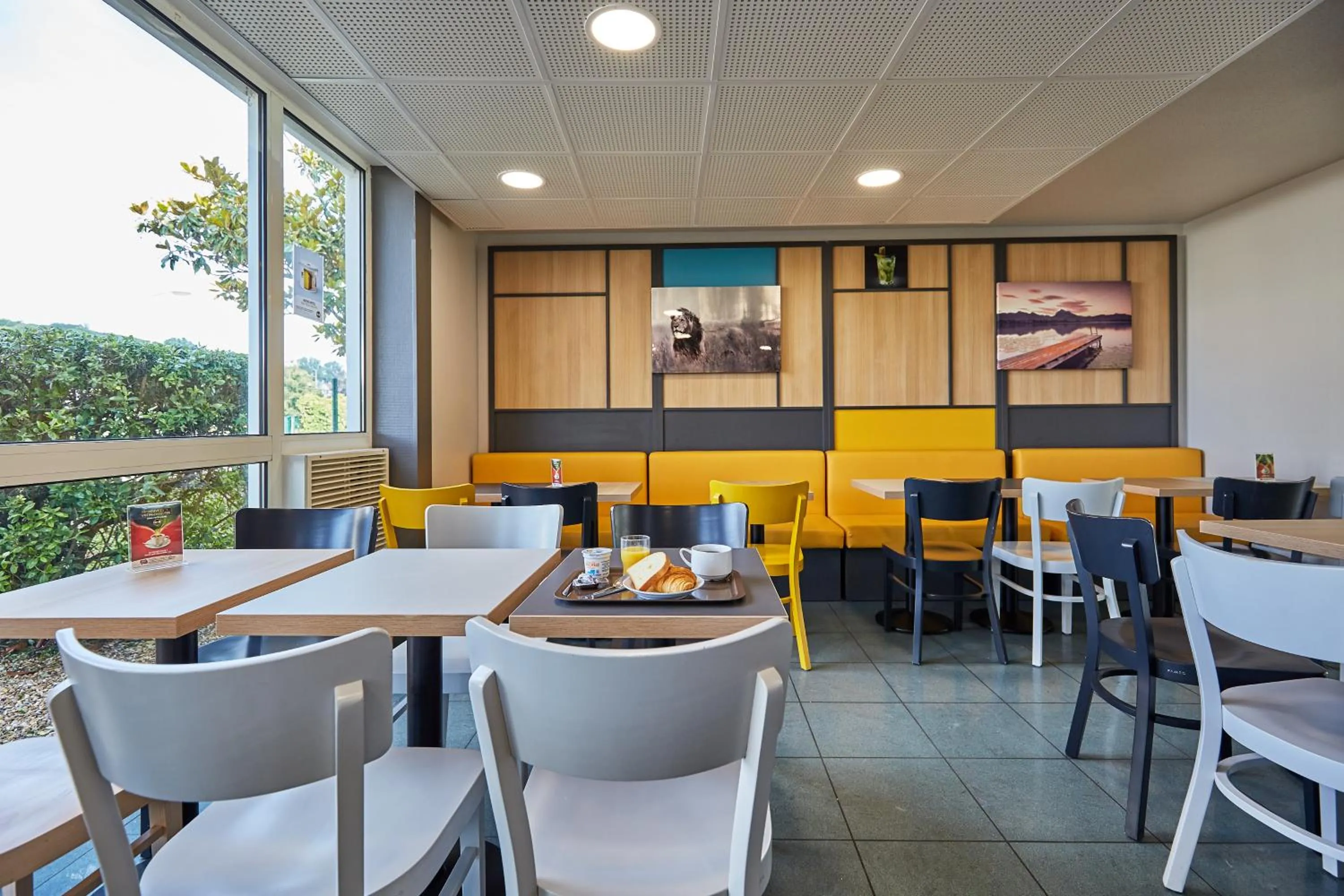 Buffet breakfast in B&B HOTEL Le Havre Harfleur 1